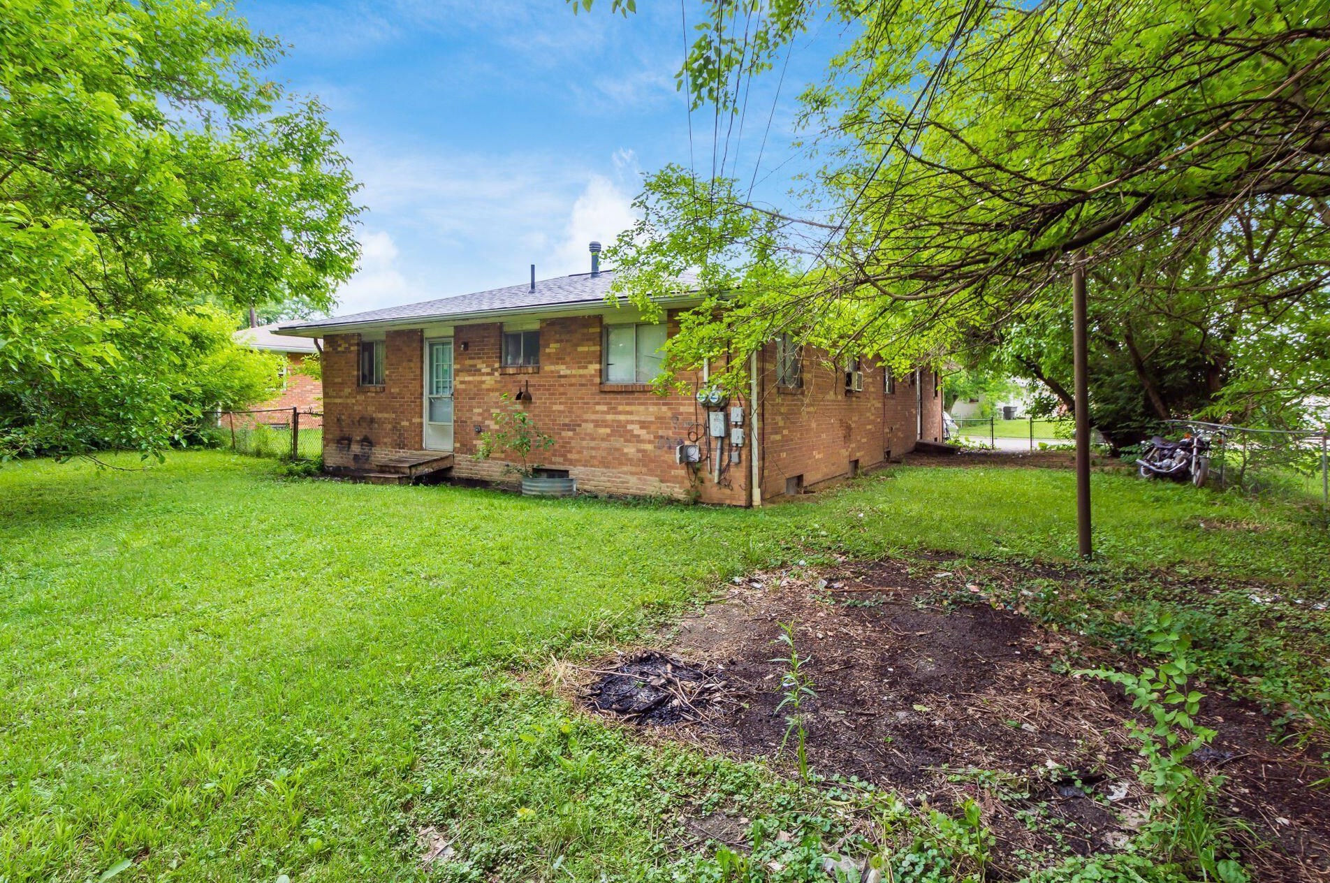1631 Carstare Dr, Columbus, OH 43227-3607