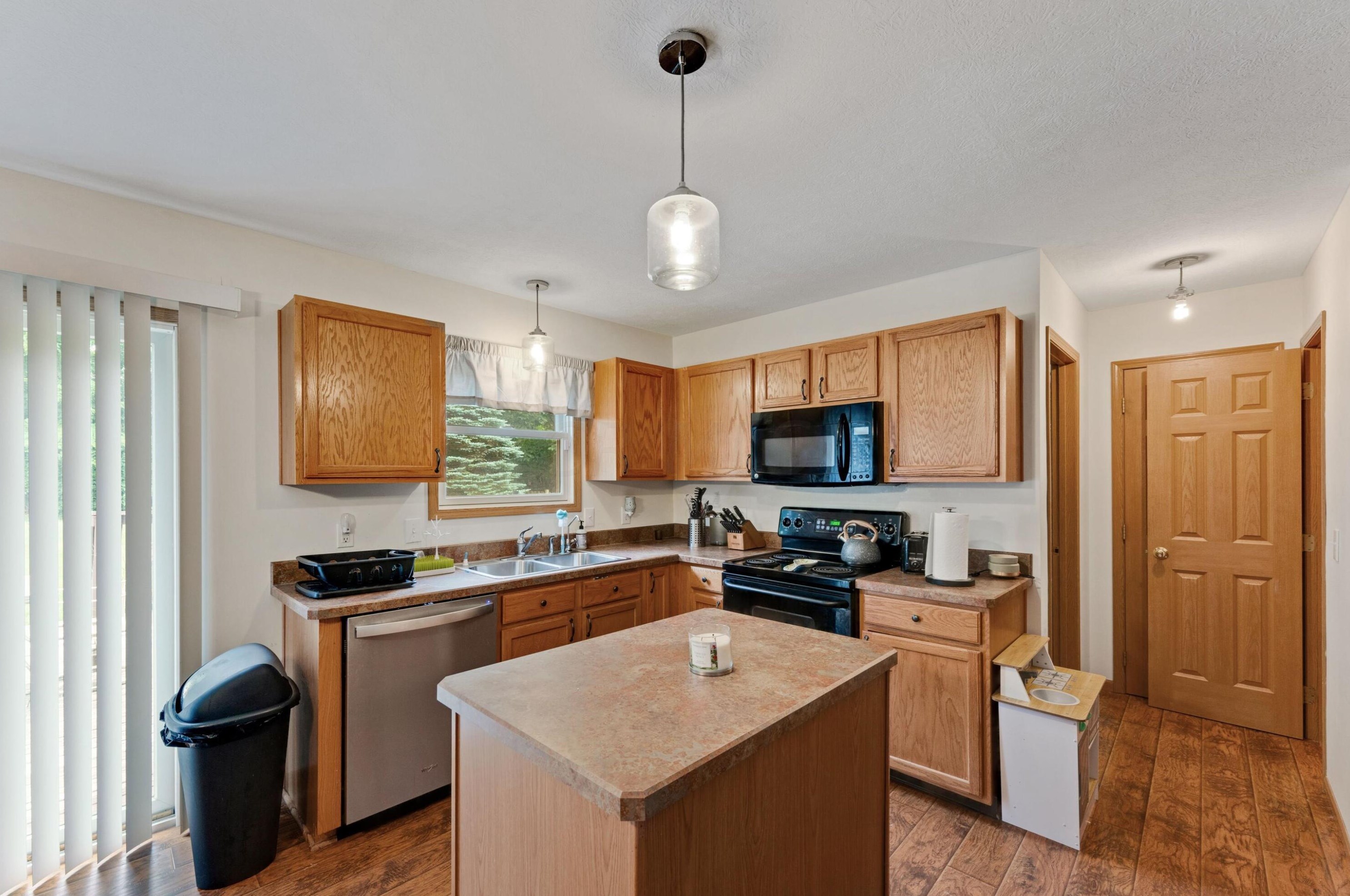 7832 Ashstone Ct, Cnl Wnchstr OH  43110-8021 exterior