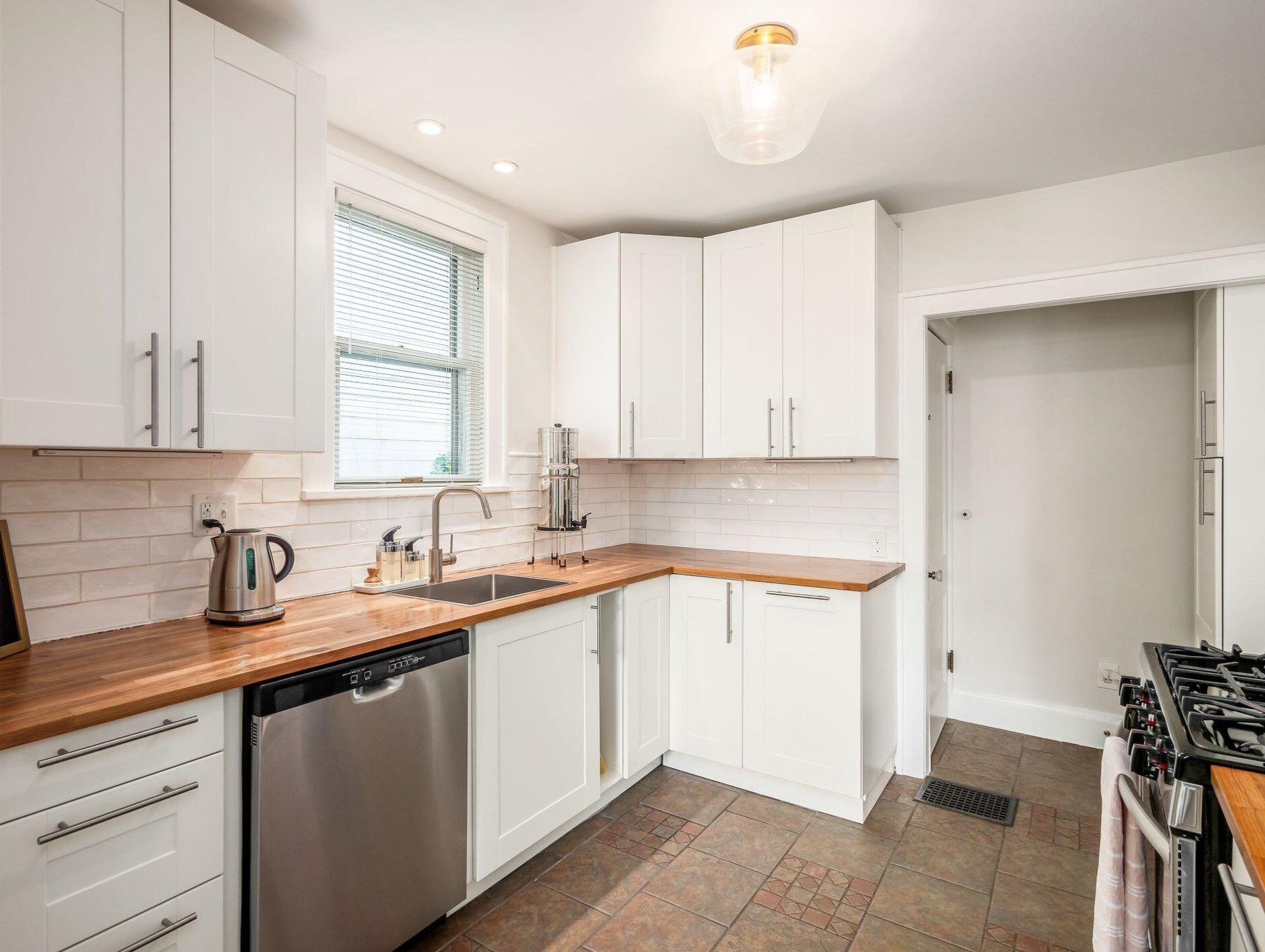 365 Crestview Rd, Columbus OH 43202-2202 exterior