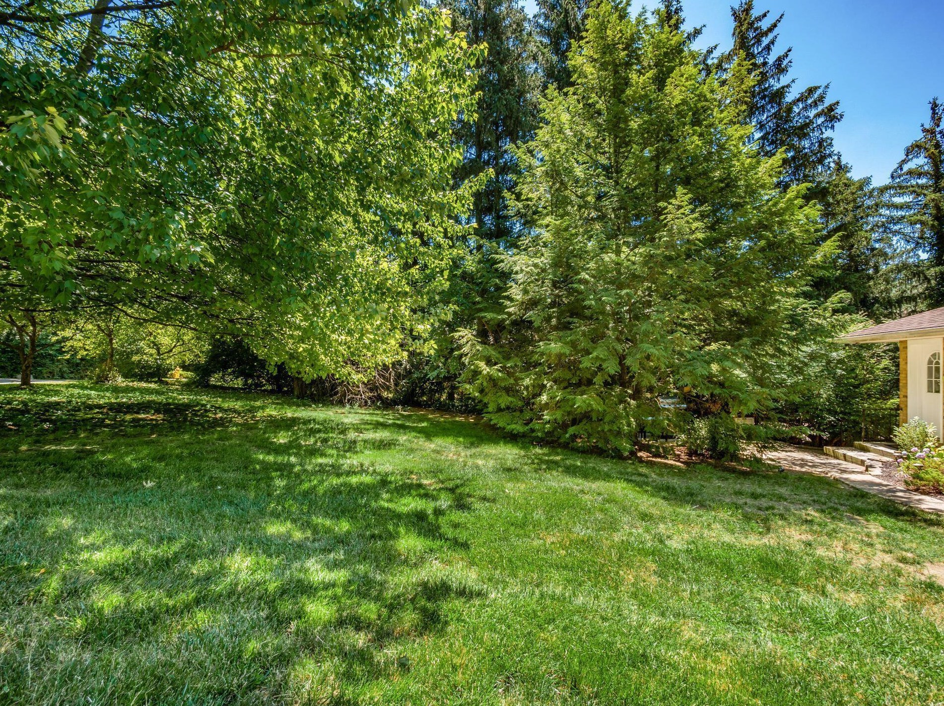 2623 Charing Rd, Columbus OH  43221-3627 exterior