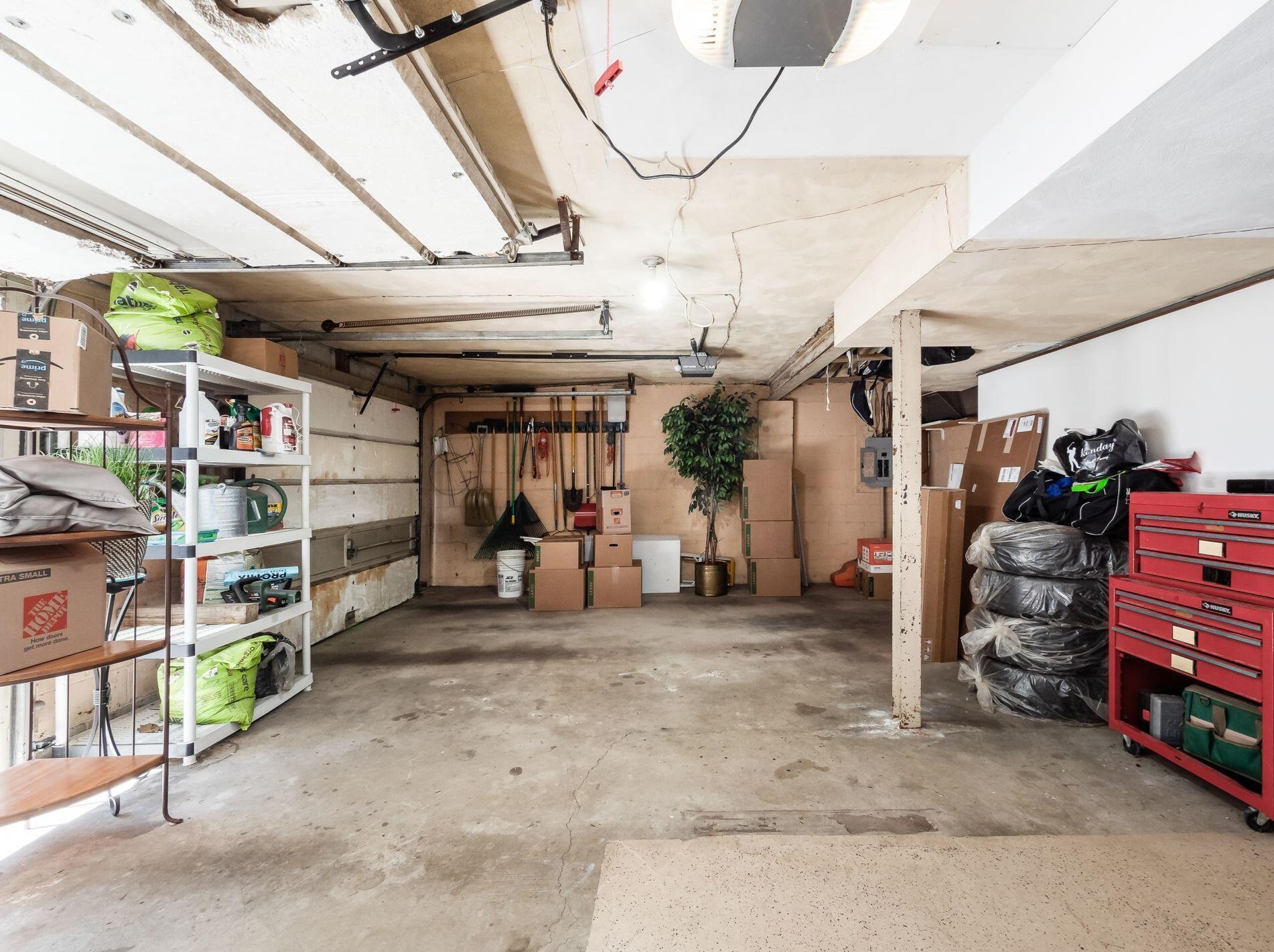 2623 Charing Rd, Columbus OH  43221-3627 exterior