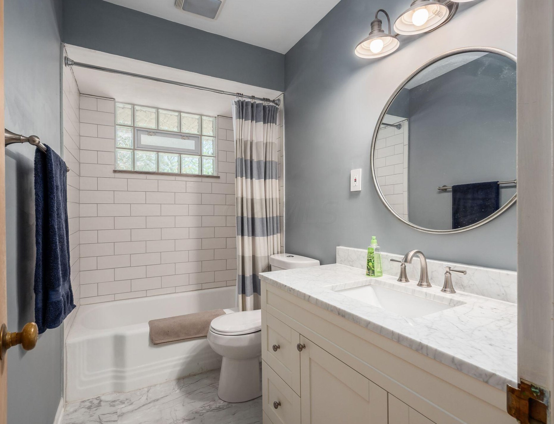 2623 Charing Rd, Columbus OH  43221-3627 exterior