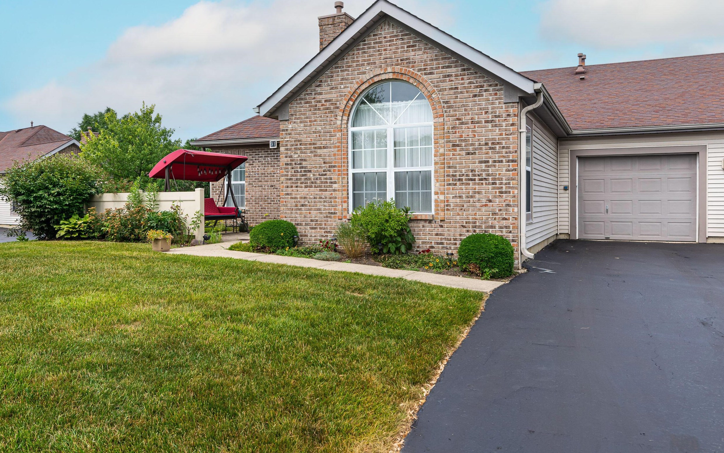 91 Villa Pointe Dr, Columbus, OH 43213-1553