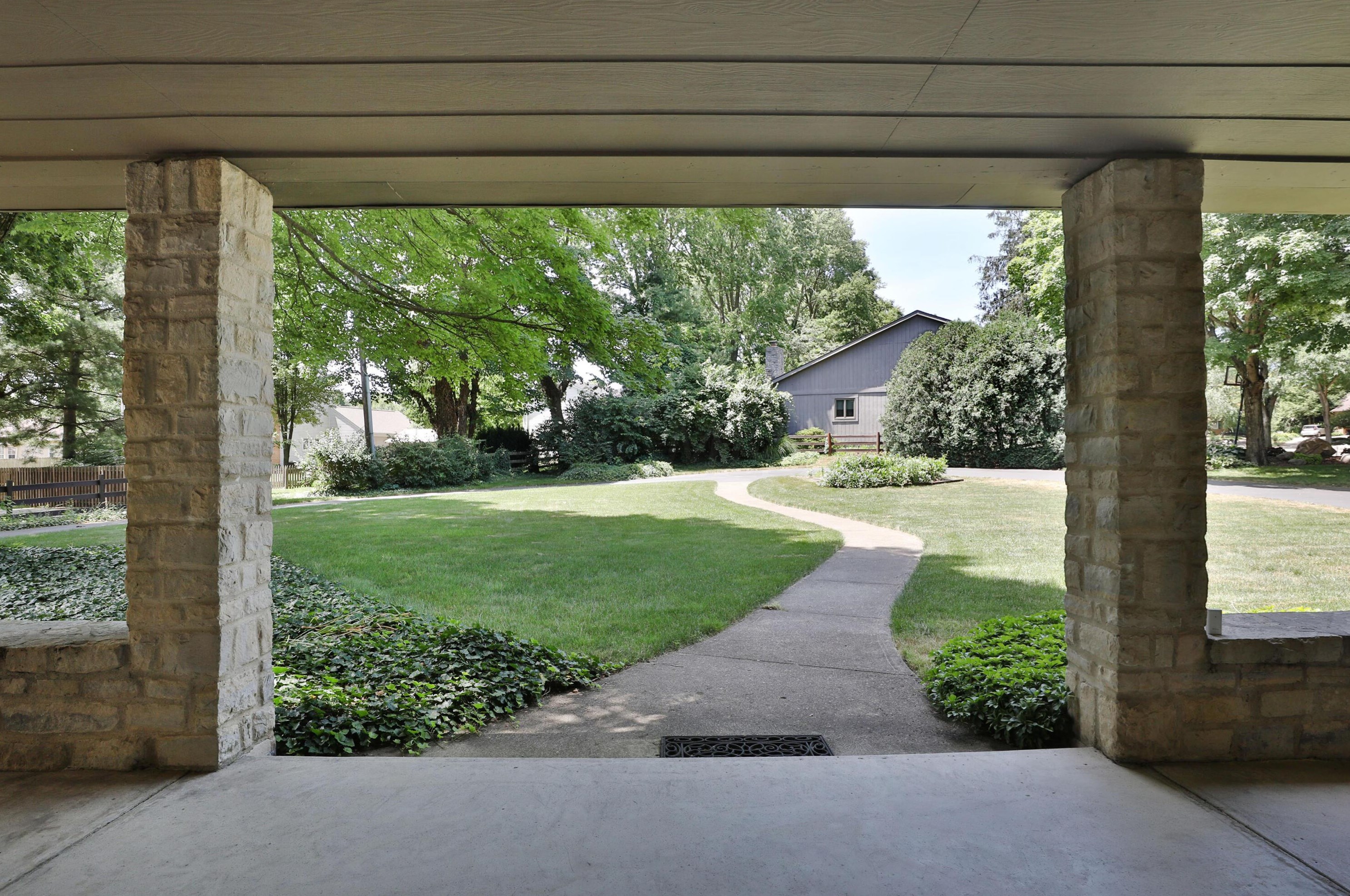 7125 Olentangy River Rd, Columbus OH 43235-3439 exterior