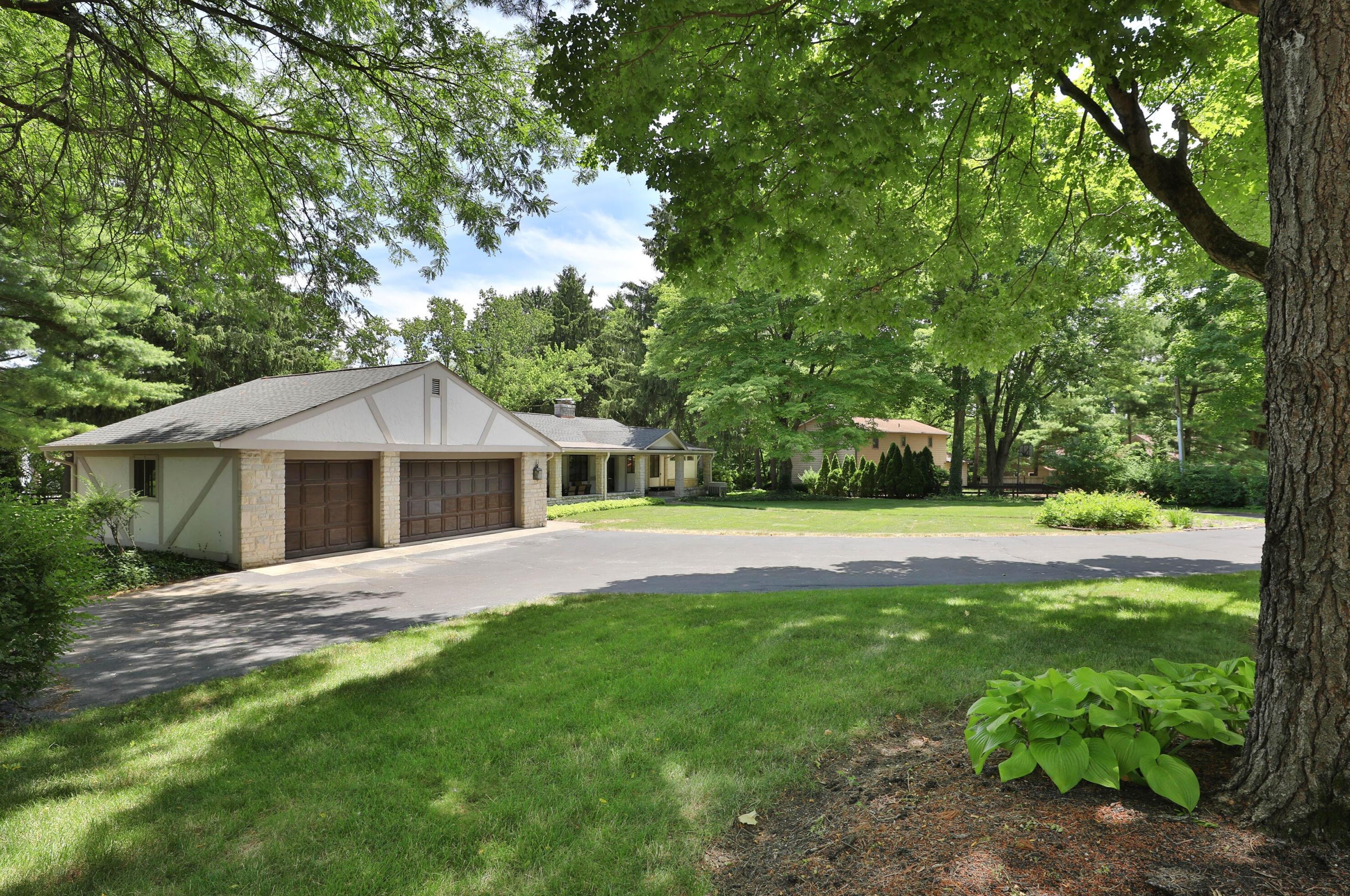 7125 Olentangy River Rd, Columbus OH 43235-3439 exterior