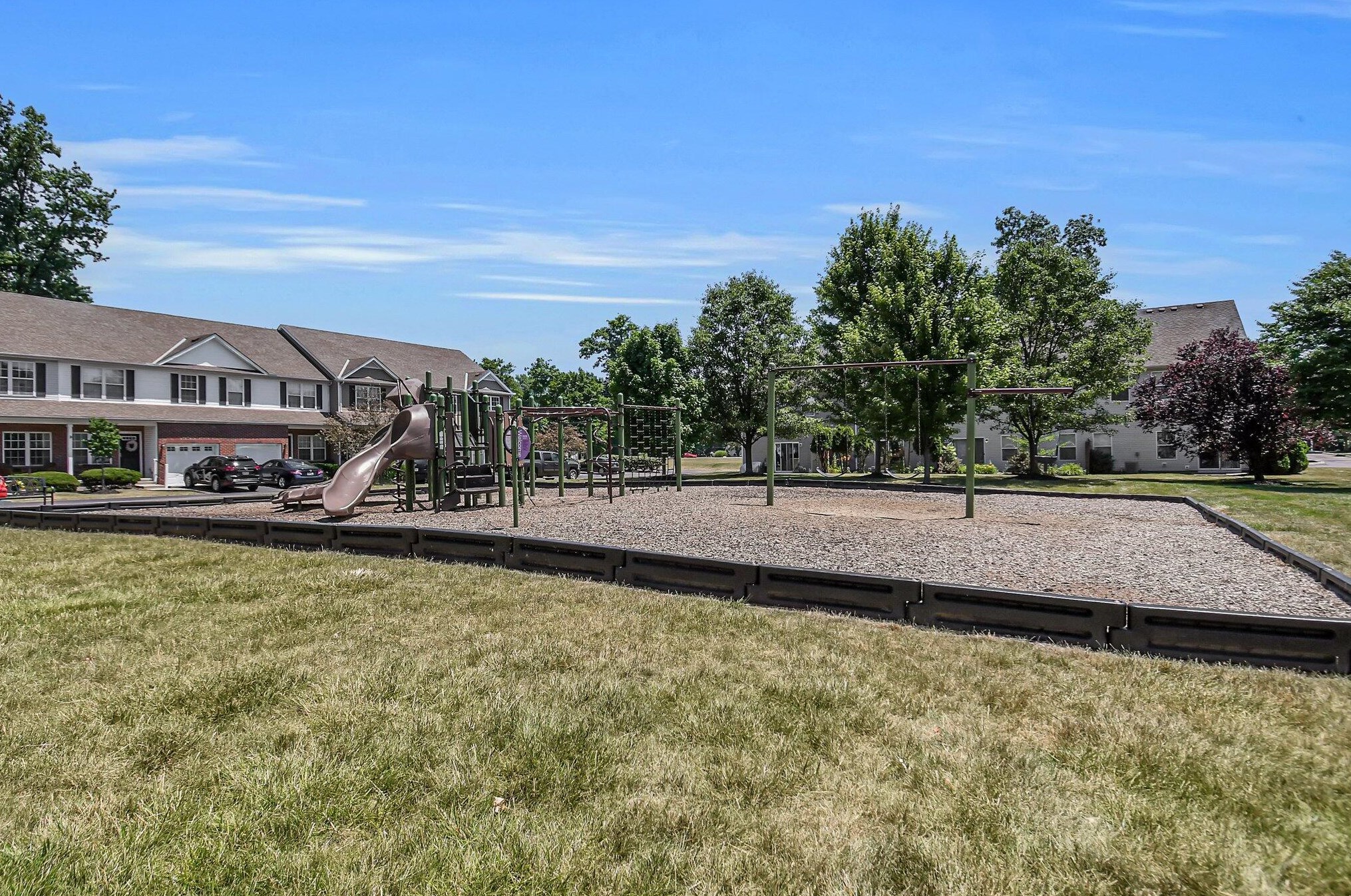 660 Grove Cir, Columbus OH  43230-6283 exterior