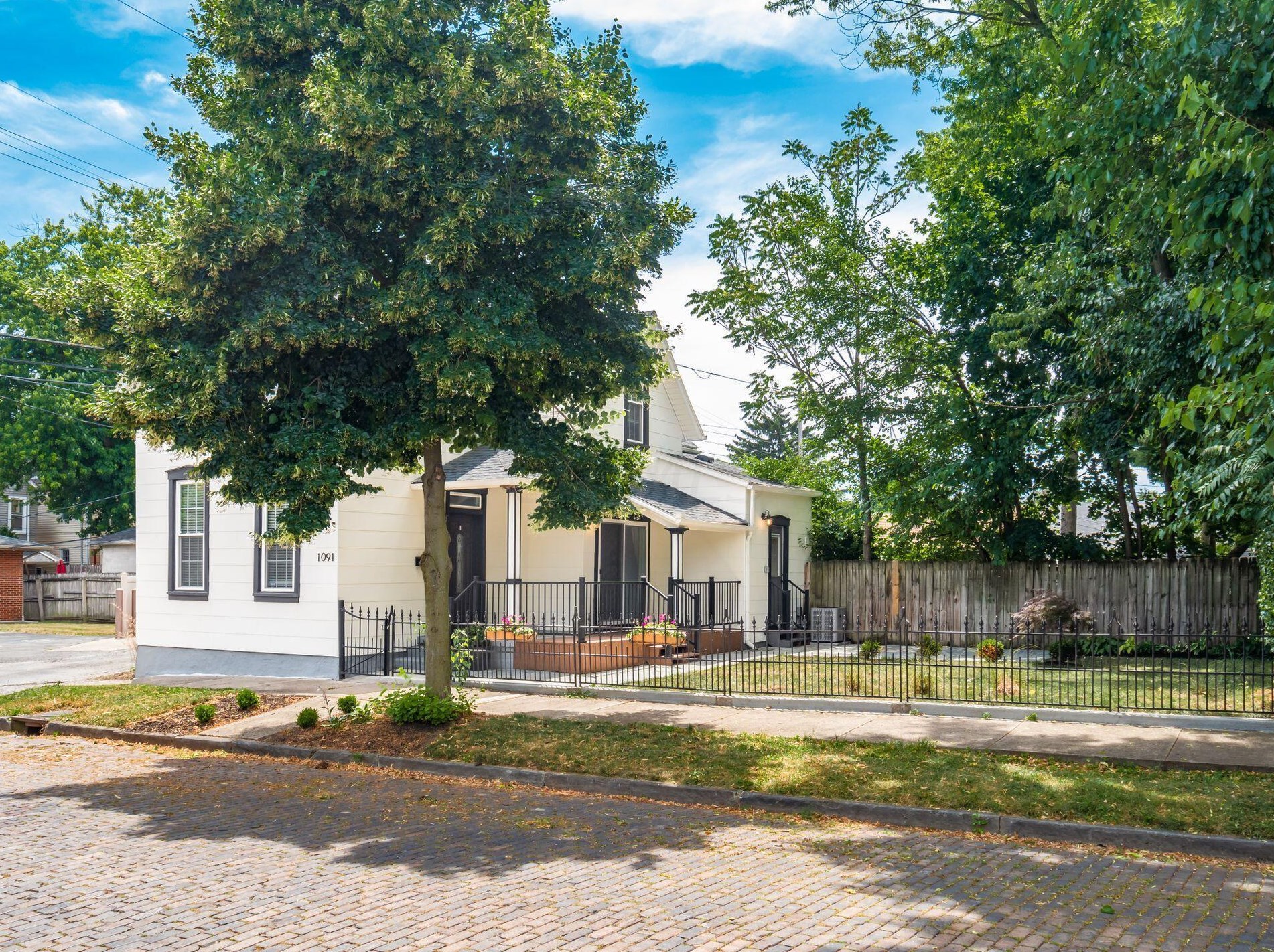 1091 Washington Ave, Columbus OH  43206-2764 exterior