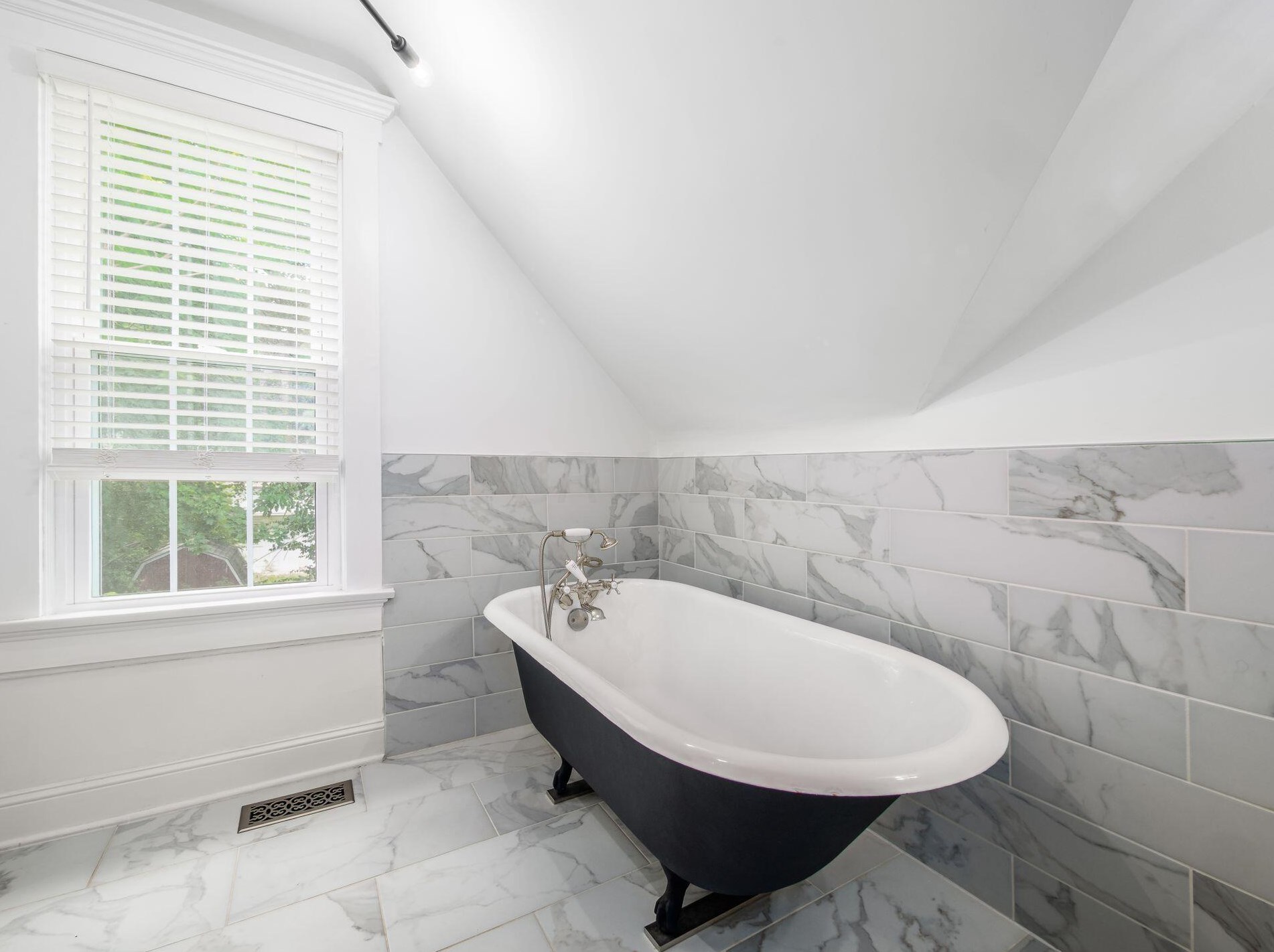 1091 Washington Ave, Columbus OH  43206-2764 exterior