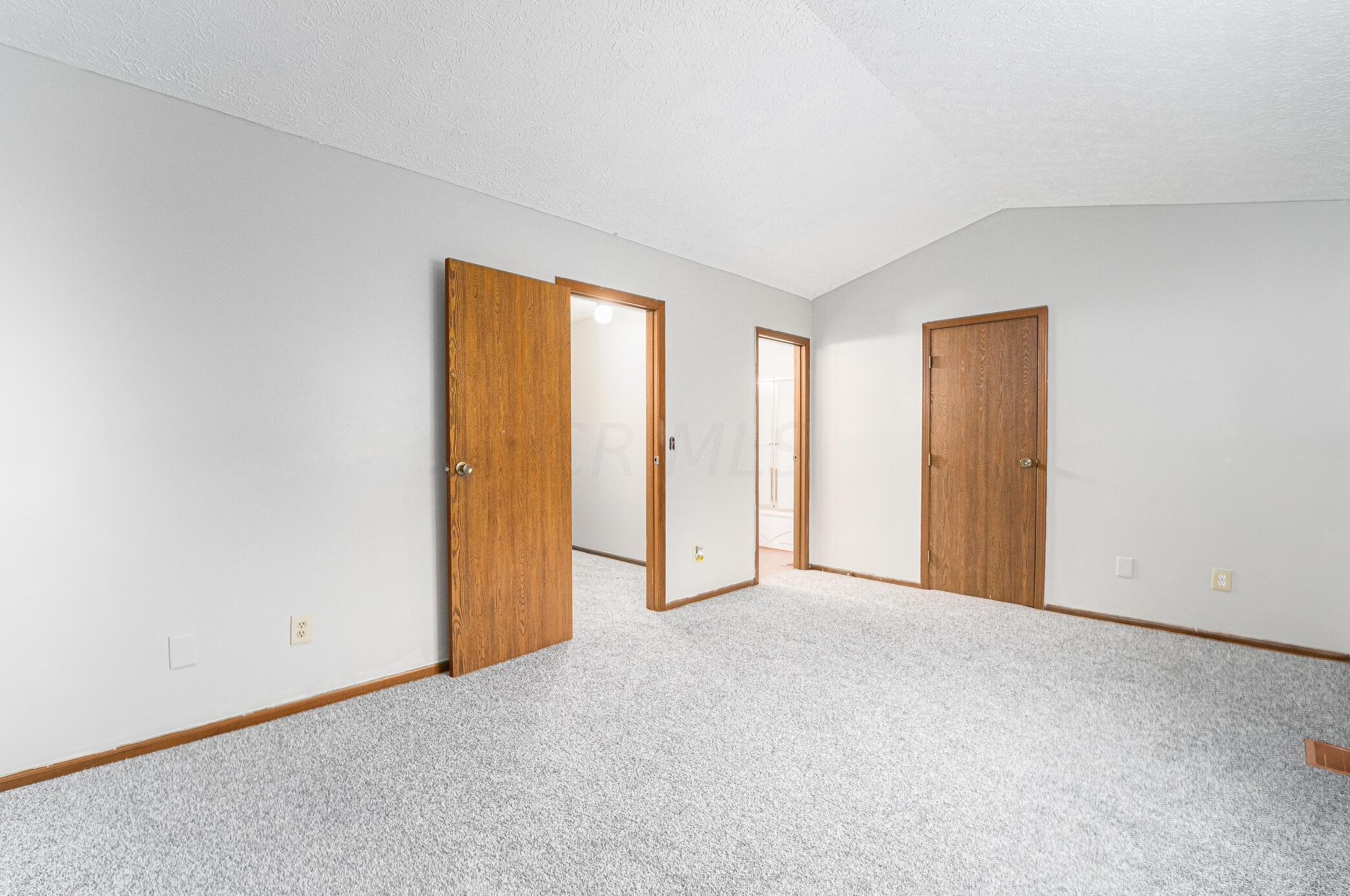 4874 Driffield Ct, Columbus OH 43221-5802 exterior