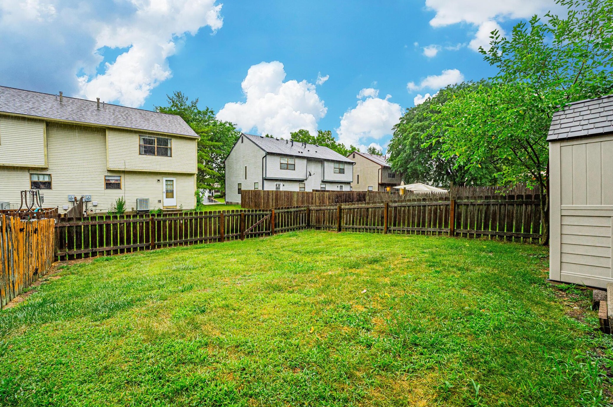 4874 Driffield Ct, Columbus OH 43221-5802 exterior