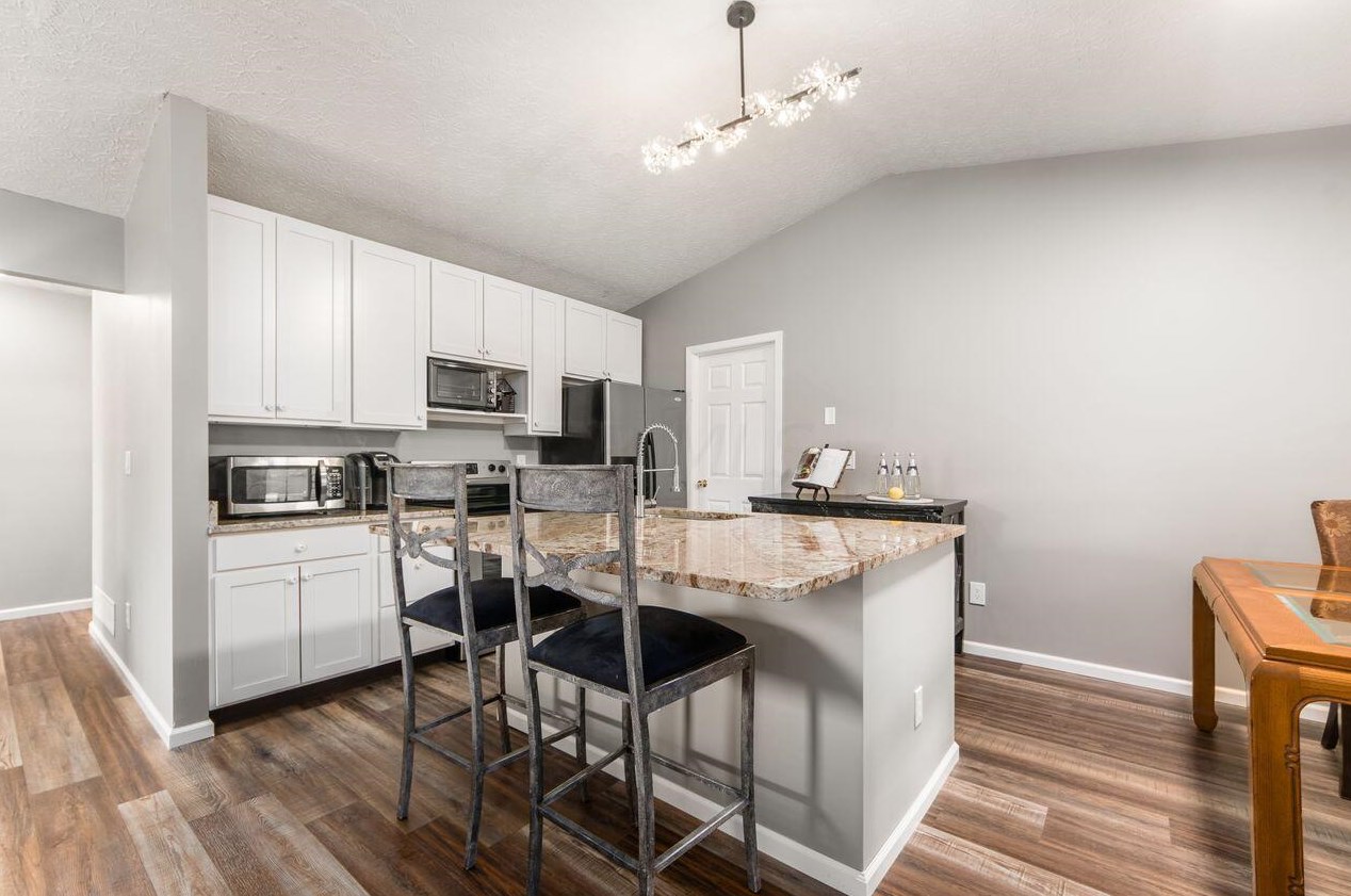 1761 Weather Stone Ln, Columbus, OH 43235-1985