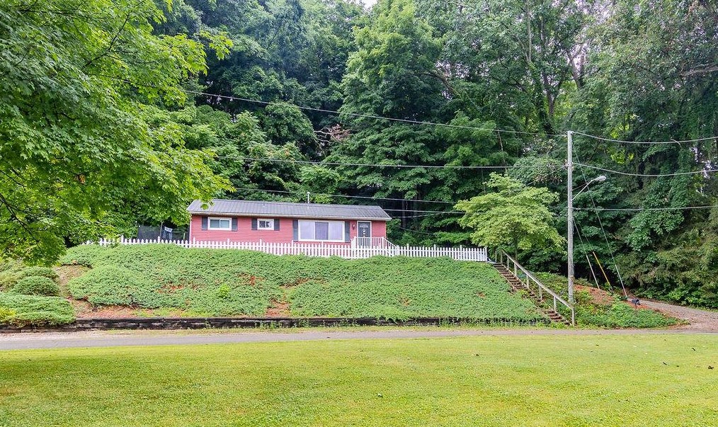 359 School St, Hide Away Hills, OH 43107-1142