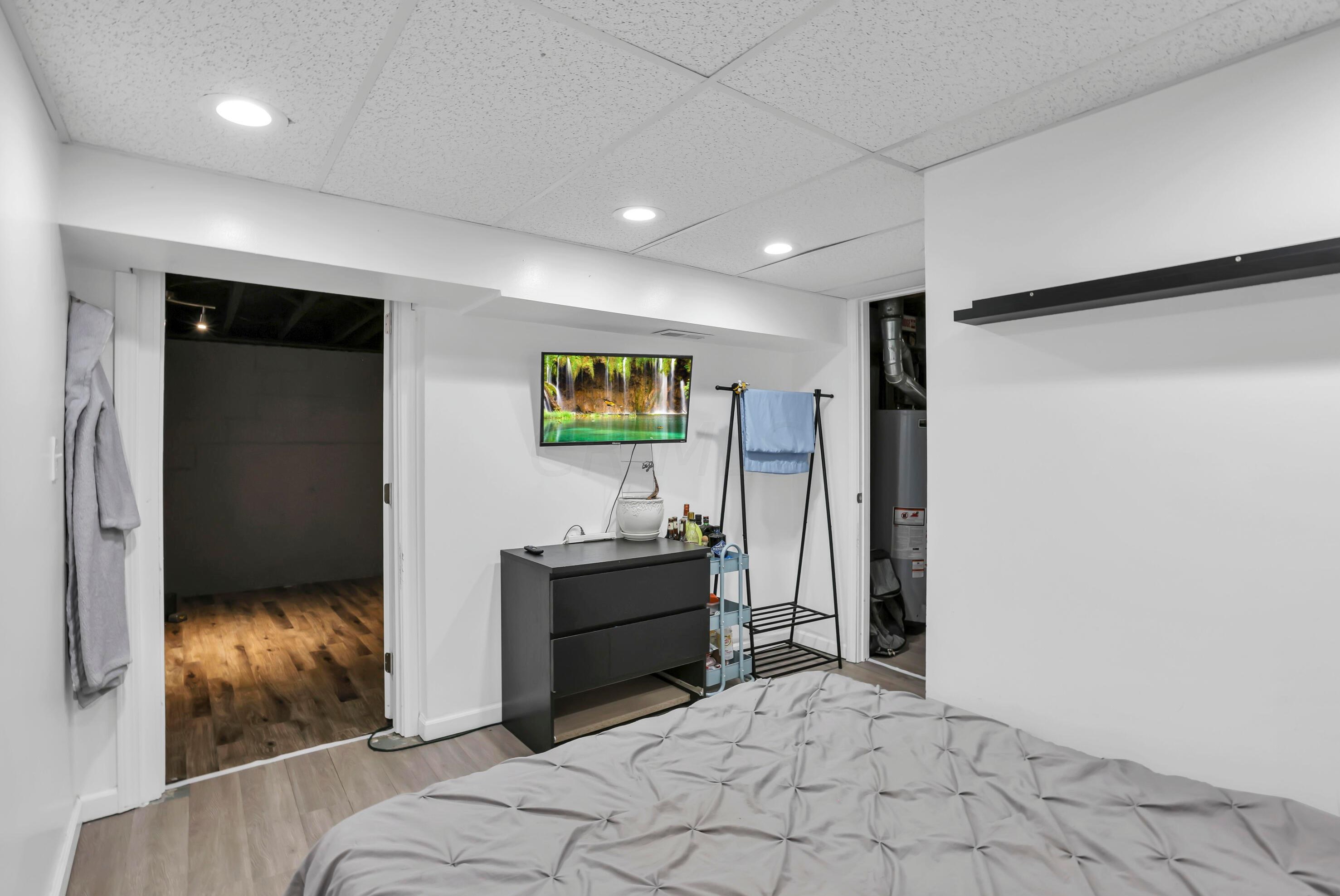 112 Fernhill Ave, Columbus OH 43228-1726 exterior