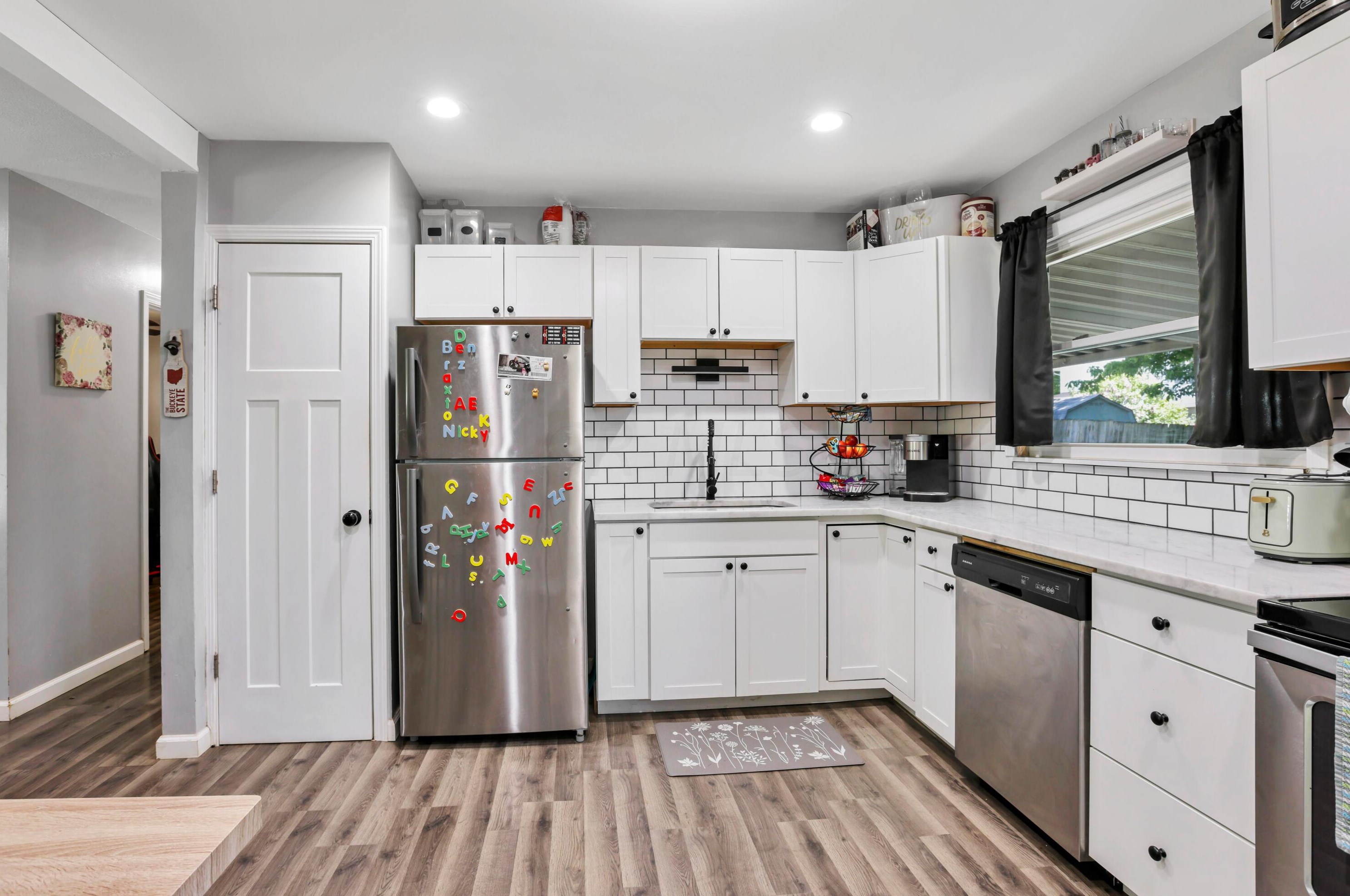 112 Fernhill Ave, Columbus OH 43228-1726 exterior