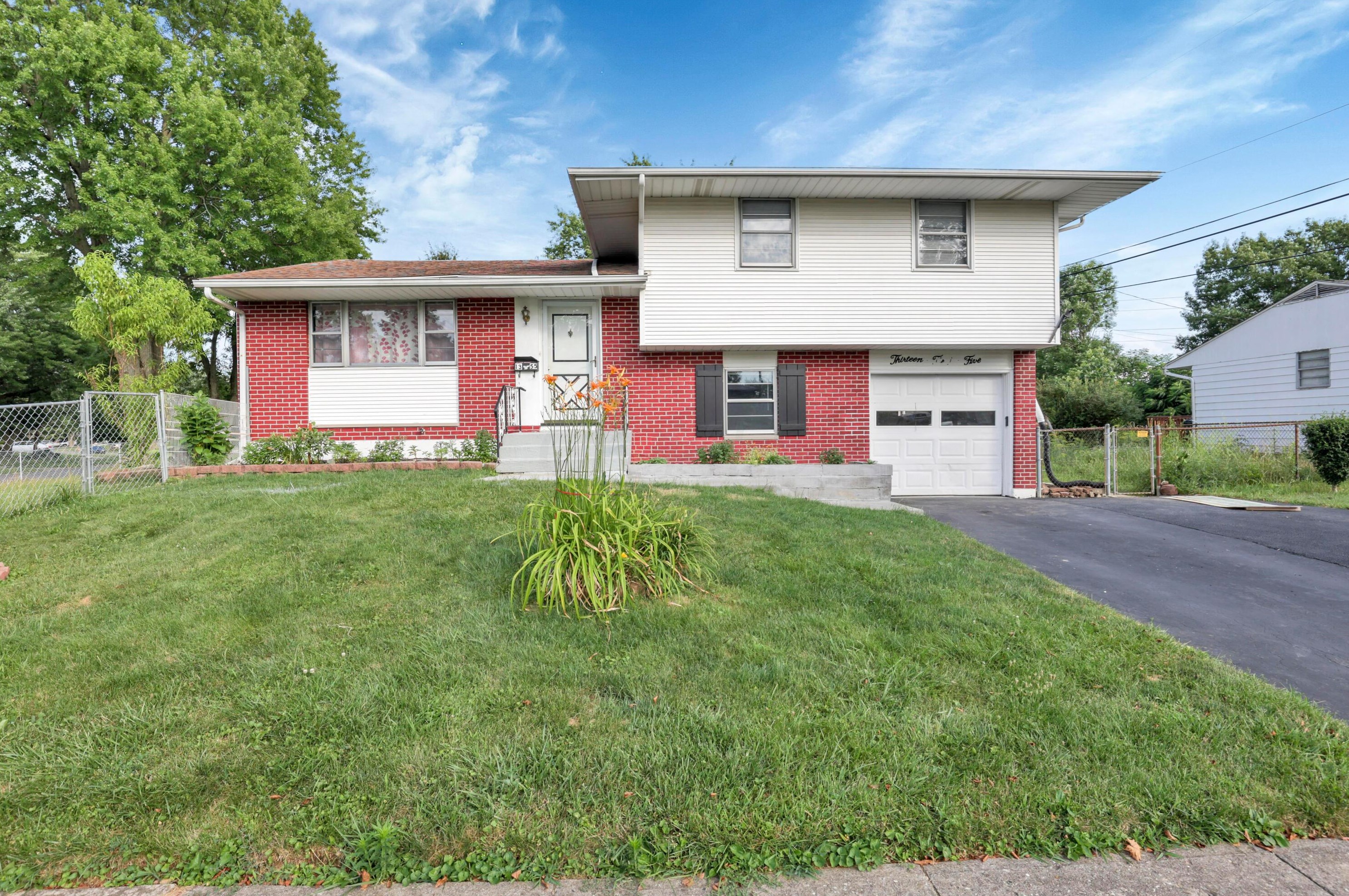 1355 Thurell Rd, Columbus, OH 43229-5166