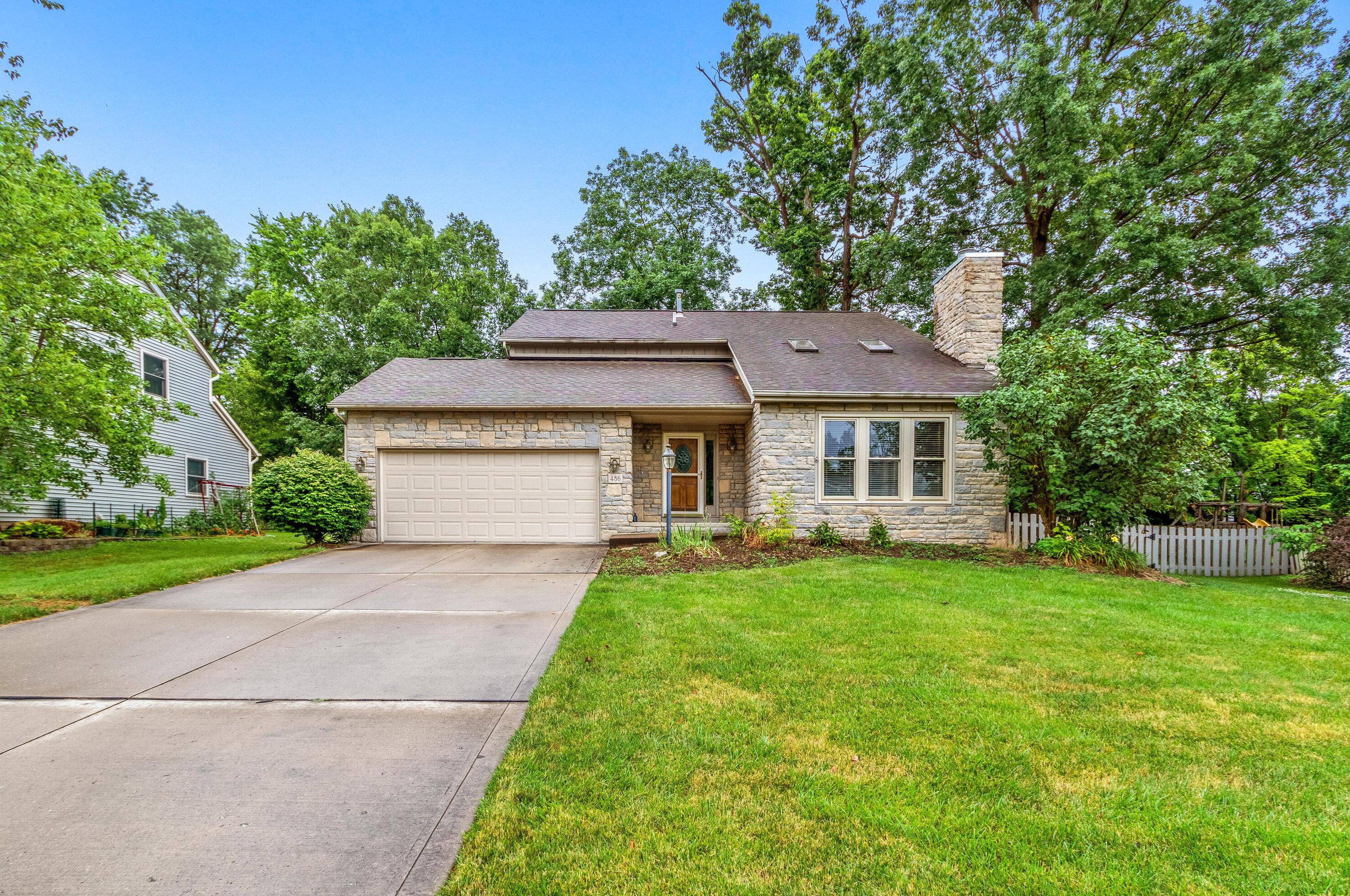 486 Sutterton Dr, Columbus, OH 43230-3630