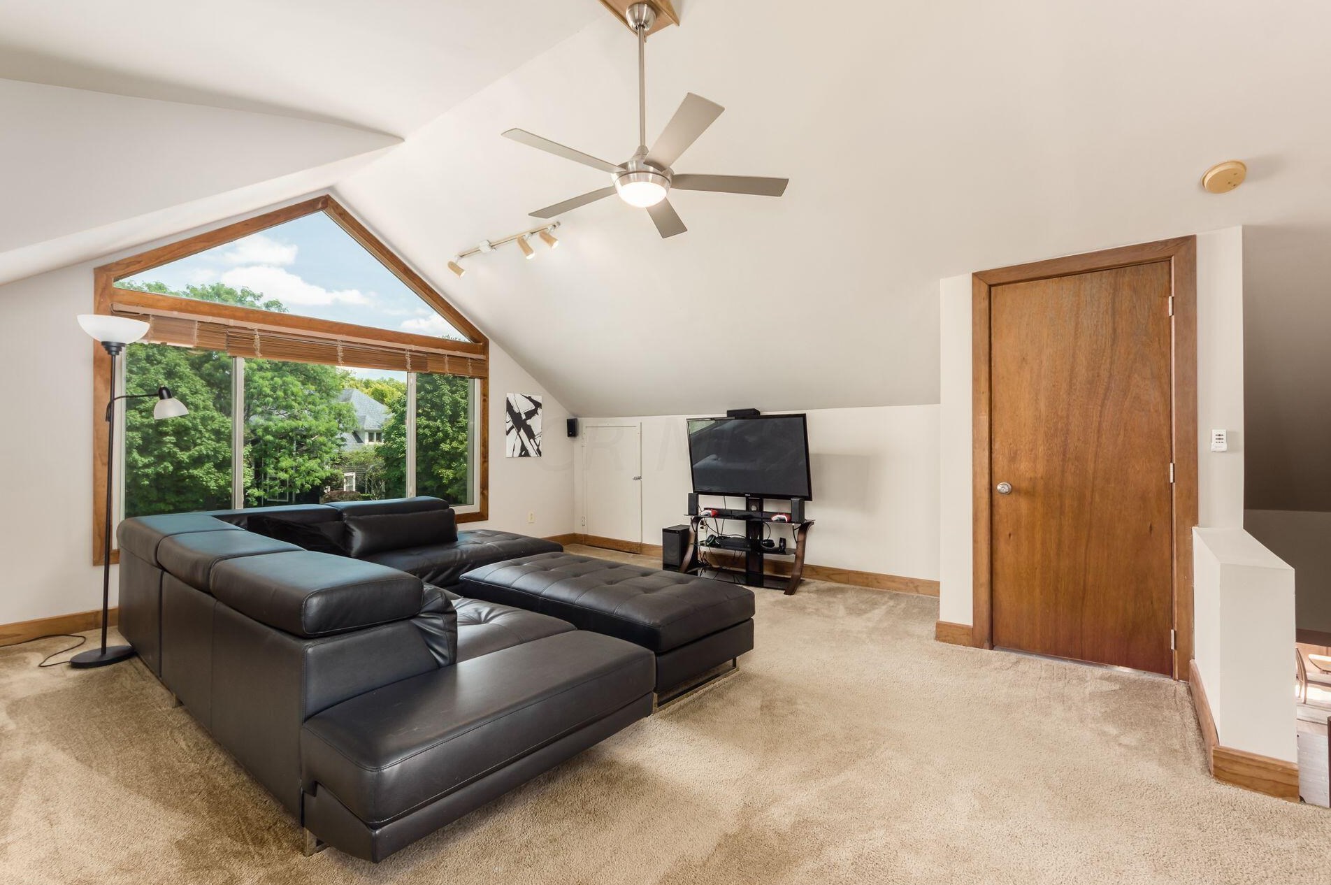 872 Pipestone Dr, Columbus OH 43235-1752 exterior