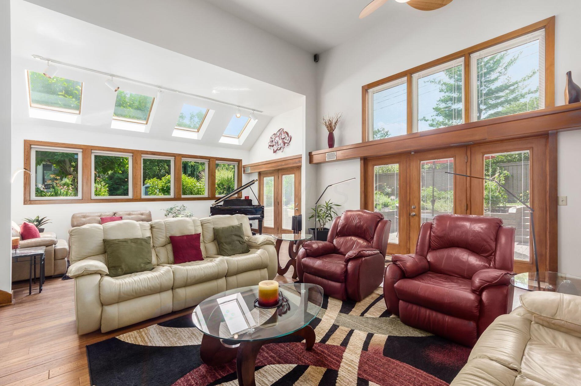 872 Pipestone Dr, Columbus OH 43235-1752 exterior