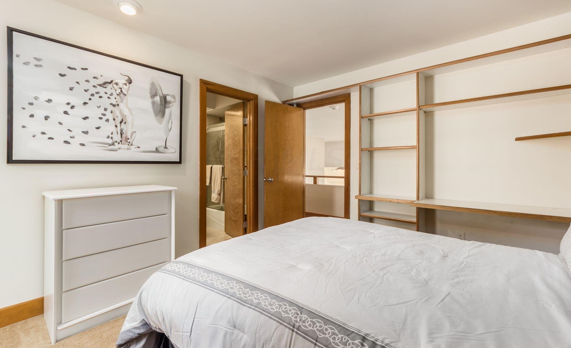 872 Pipestone Dr, Columbus OH 43235-1752 exterior