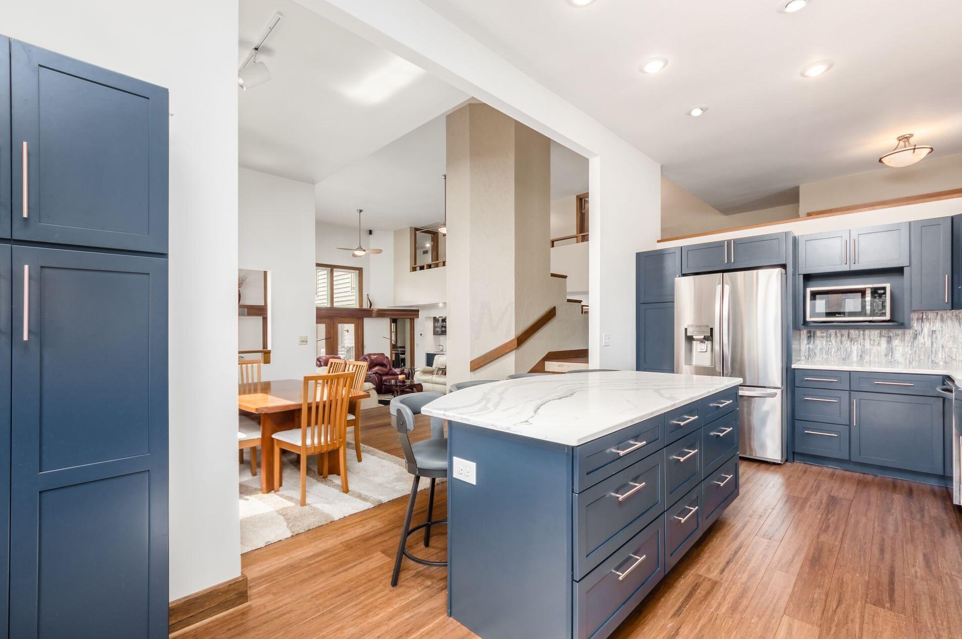 872 Pipestone Dr, Columbus OH 43235-1752 exterior