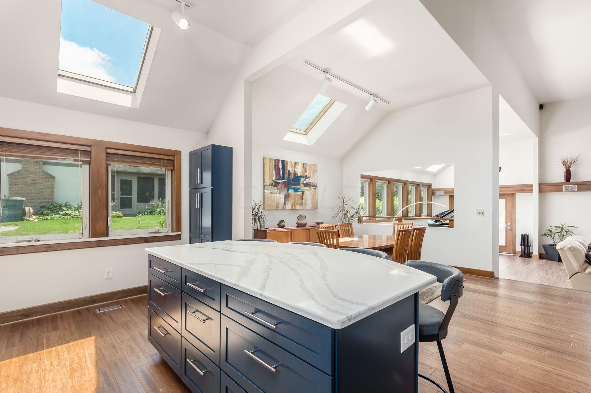 872 Pipestone Dr, Columbus OH 43235-1752 exterior