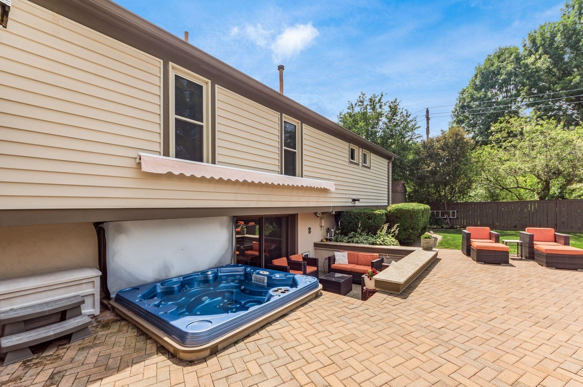 872 Pipestone Dr, Columbus OH 43235-1752 exterior