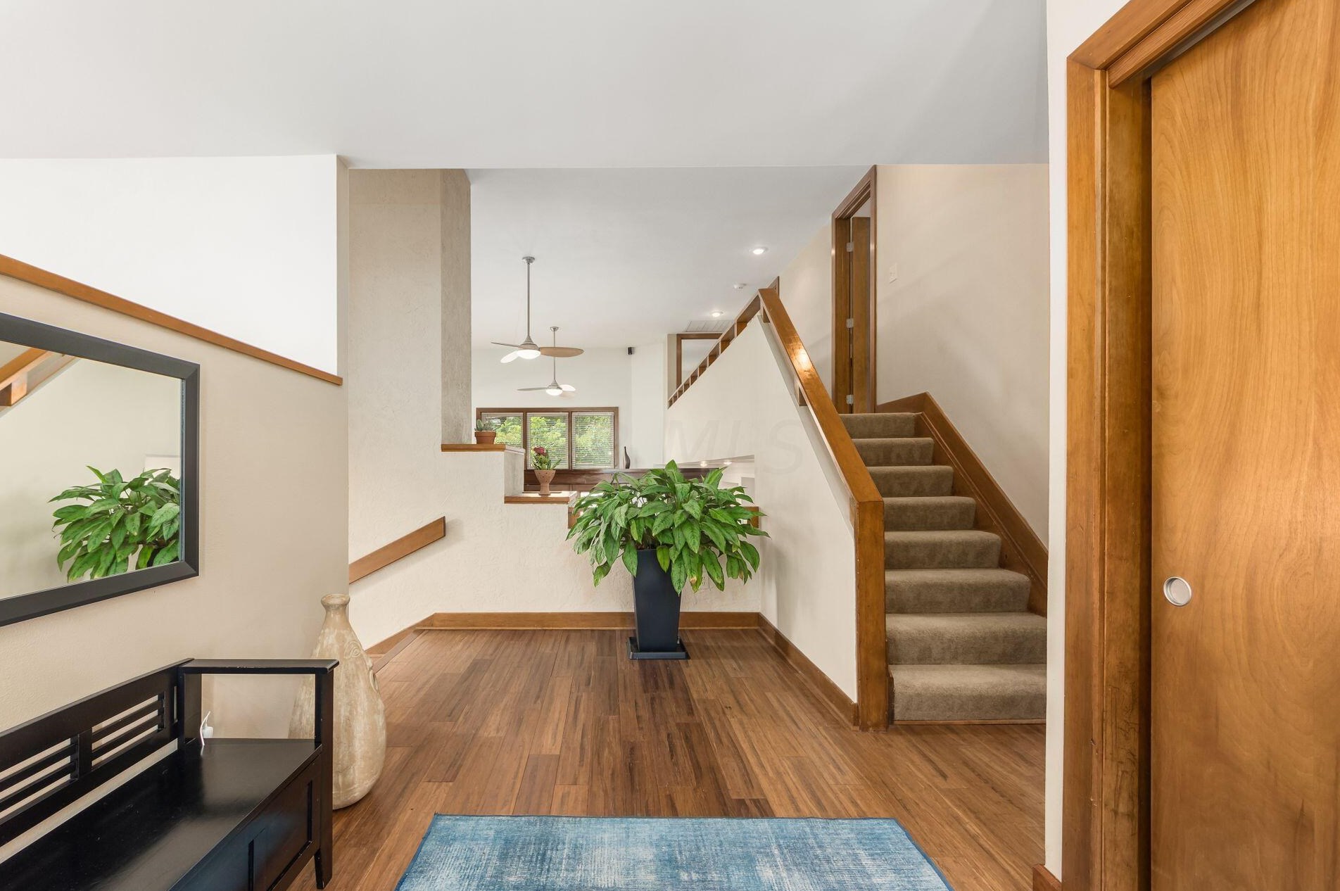 872 Pipestone Dr, Columbus OH 43235-1752 exterior