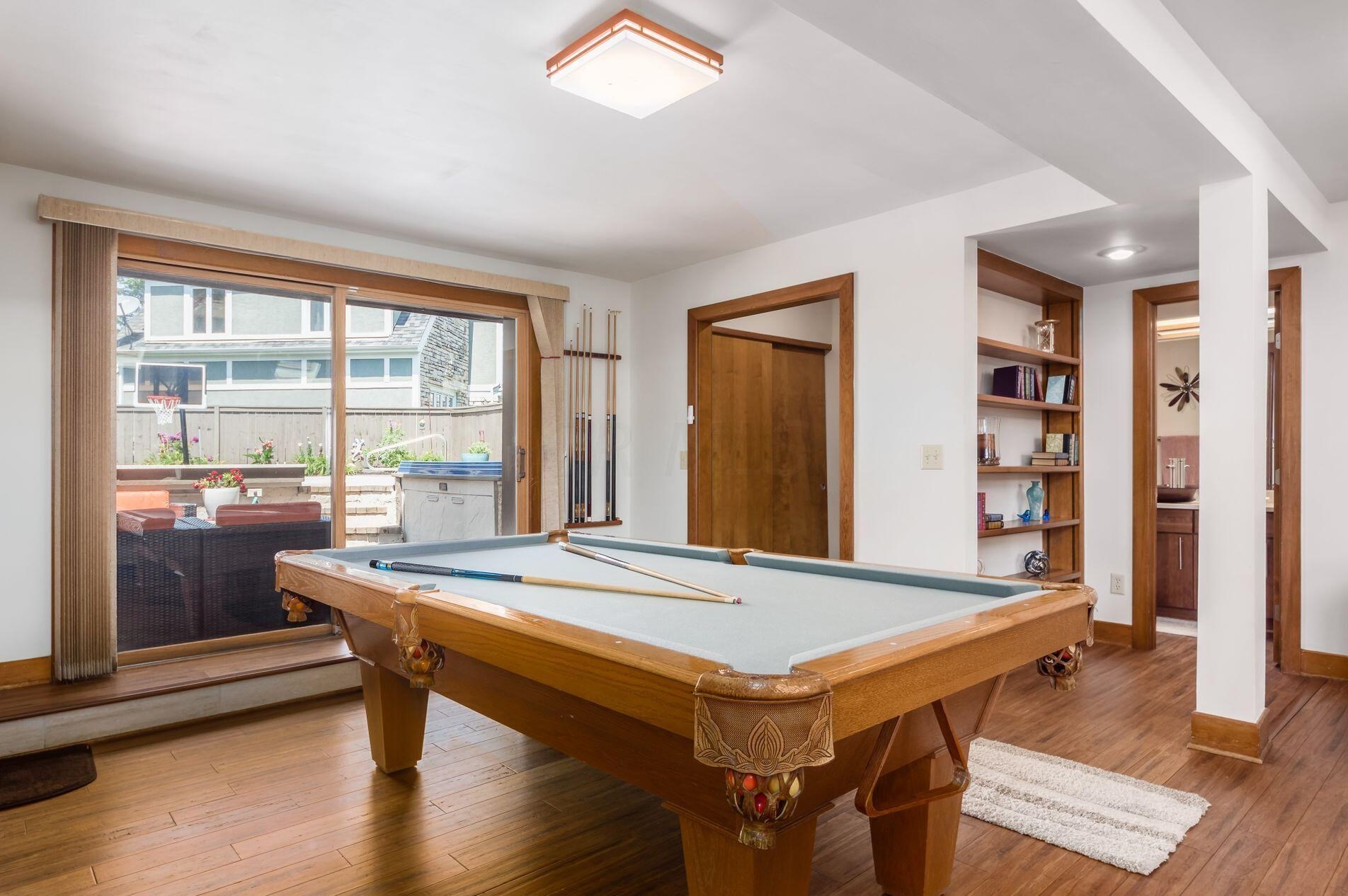 872 Pipestone Dr, Columbus OH 43235-1752 exterior