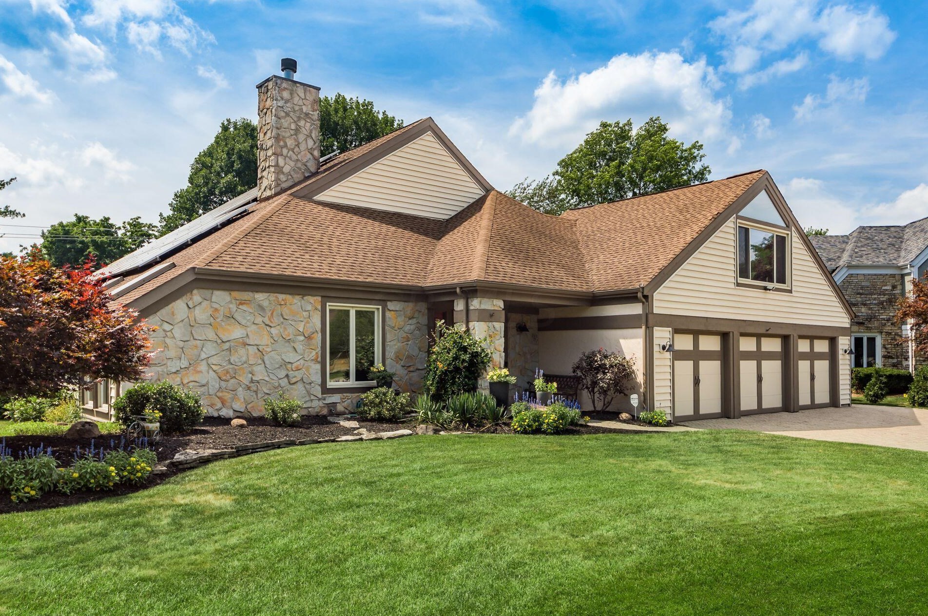 872 Pipestone Dr, Columbus, OH 43235-1752