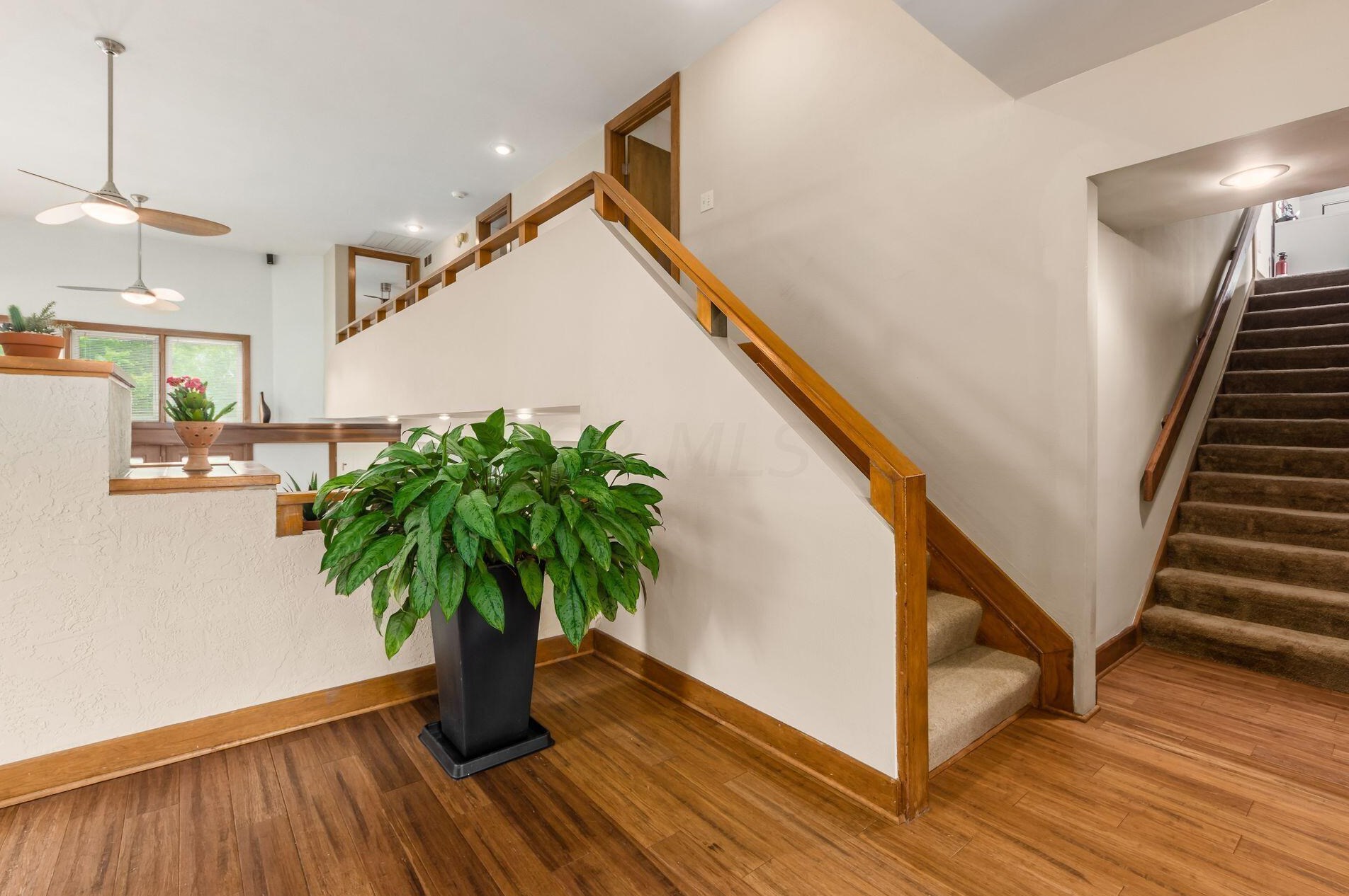 872 Pipestone Dr, Columbus OH 43235-1752 exterior