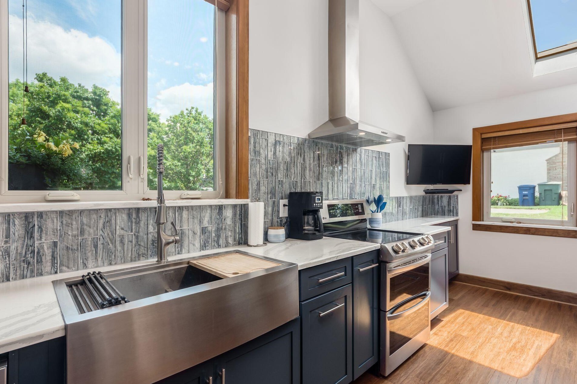 872 Pipestone Dr, Columbus OH 43235-1752 exterior