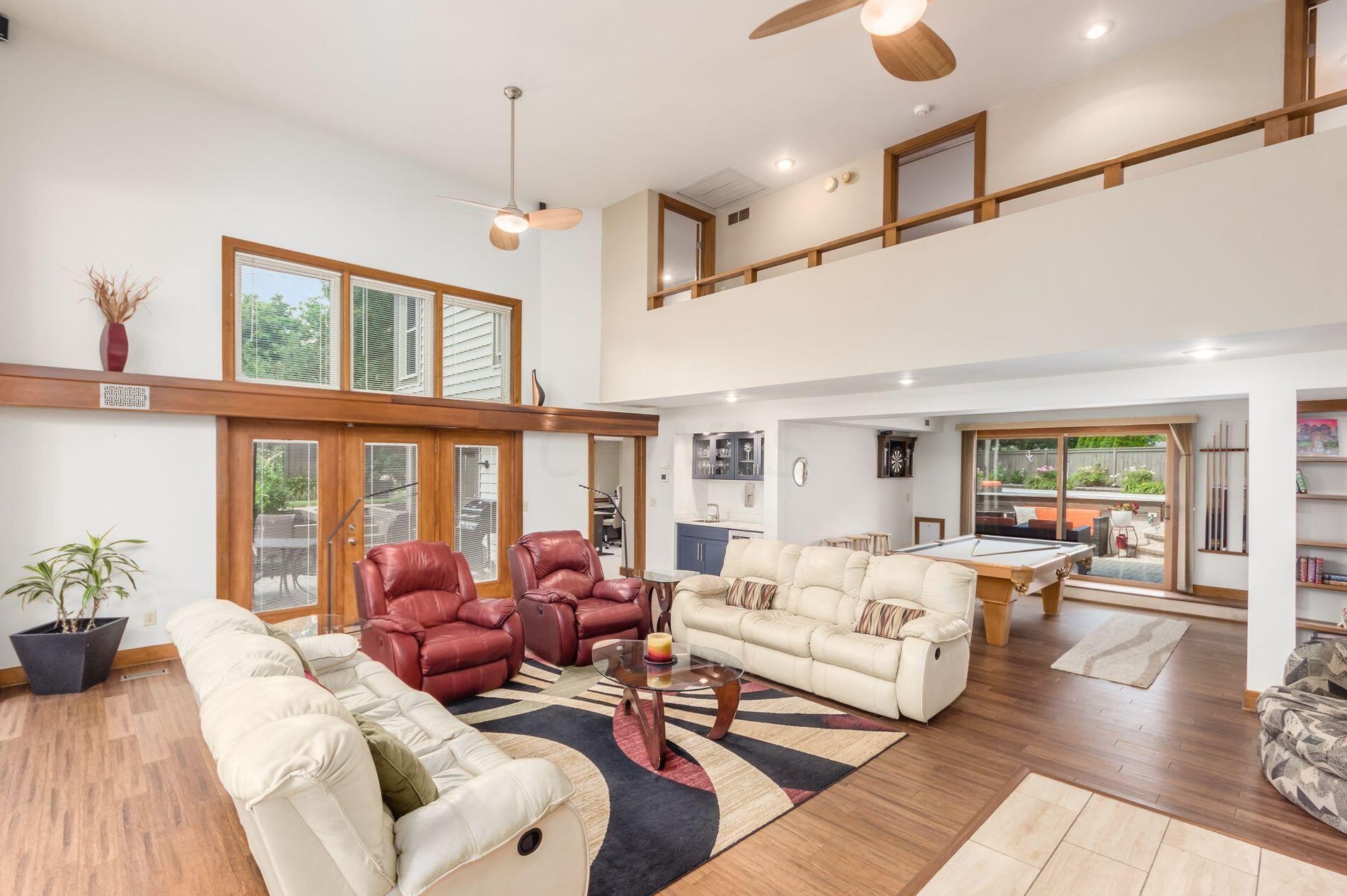 872 Pipestone Dr, Columbus OH 43235-1752 exterior