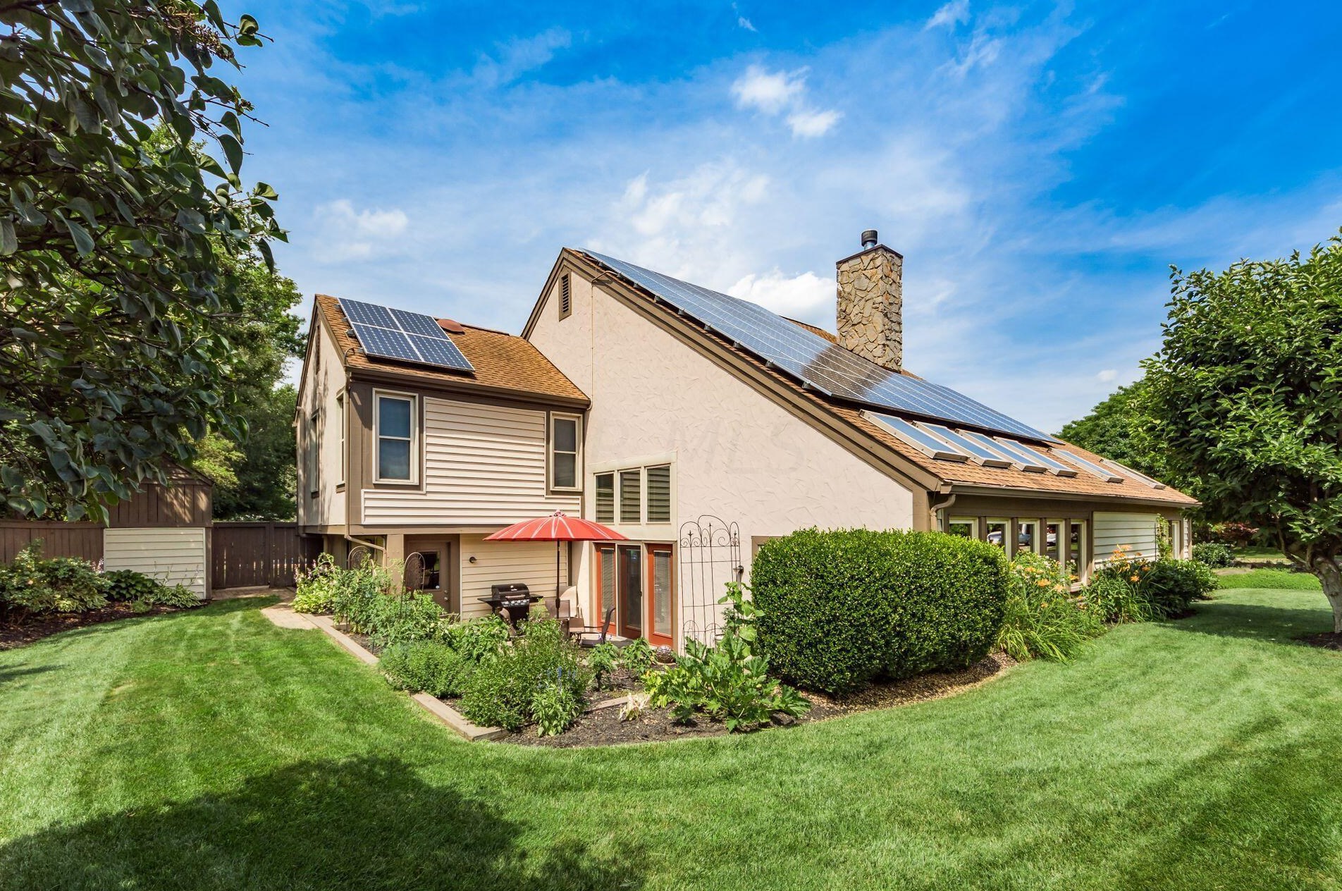 872 Pipestone Dr, Columbus OH 43235-1752 exterior