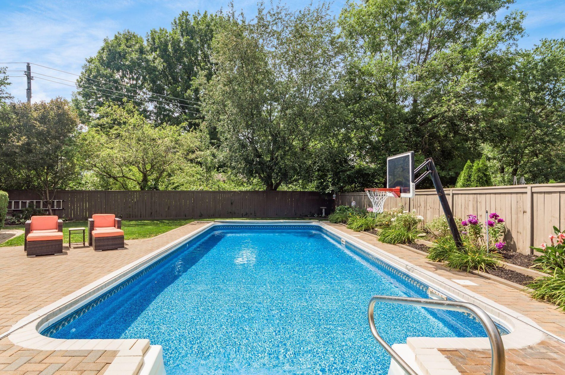 872 Pipestone Dr, Columbus OH 43235-1752 exterior