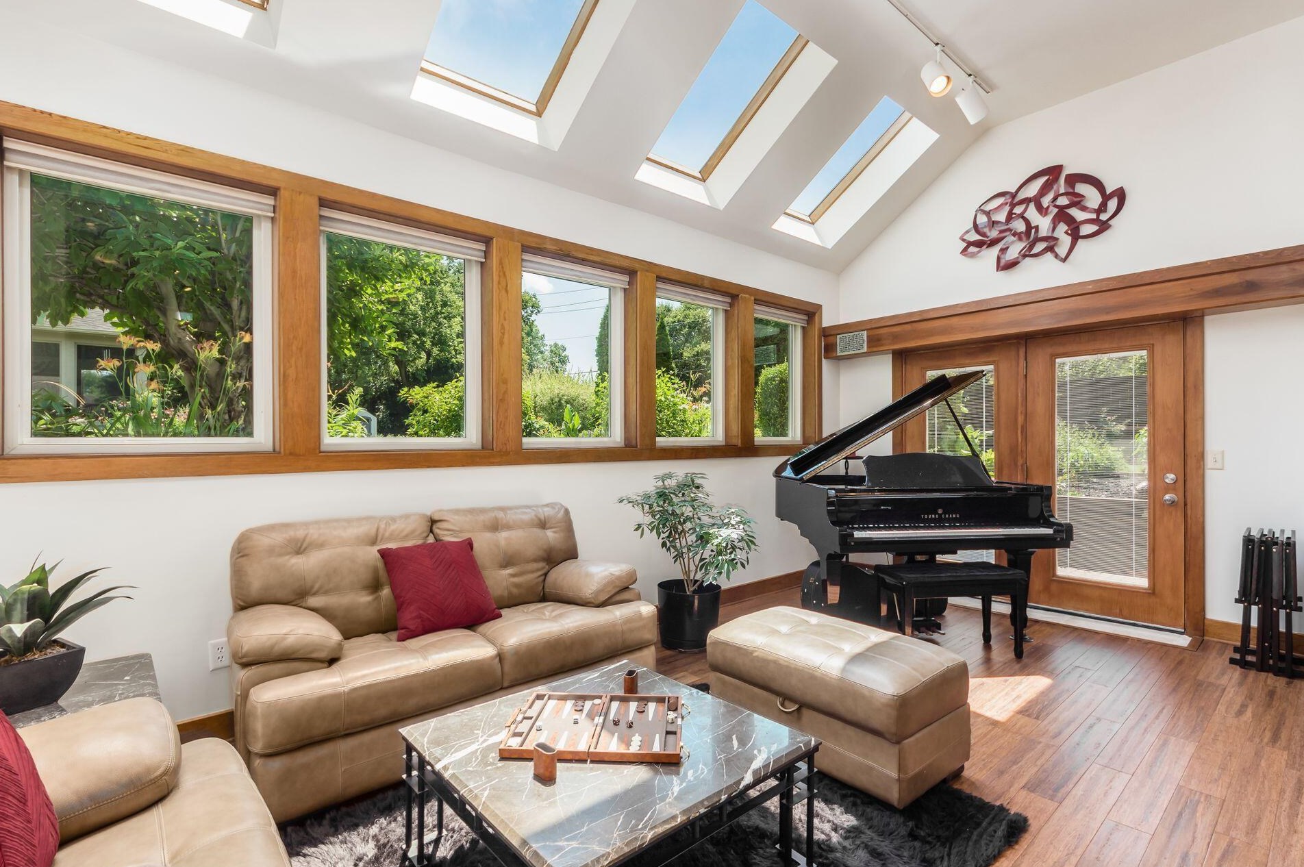 872 Pipestone Dr, Columbus OH 43235-1752 exterior