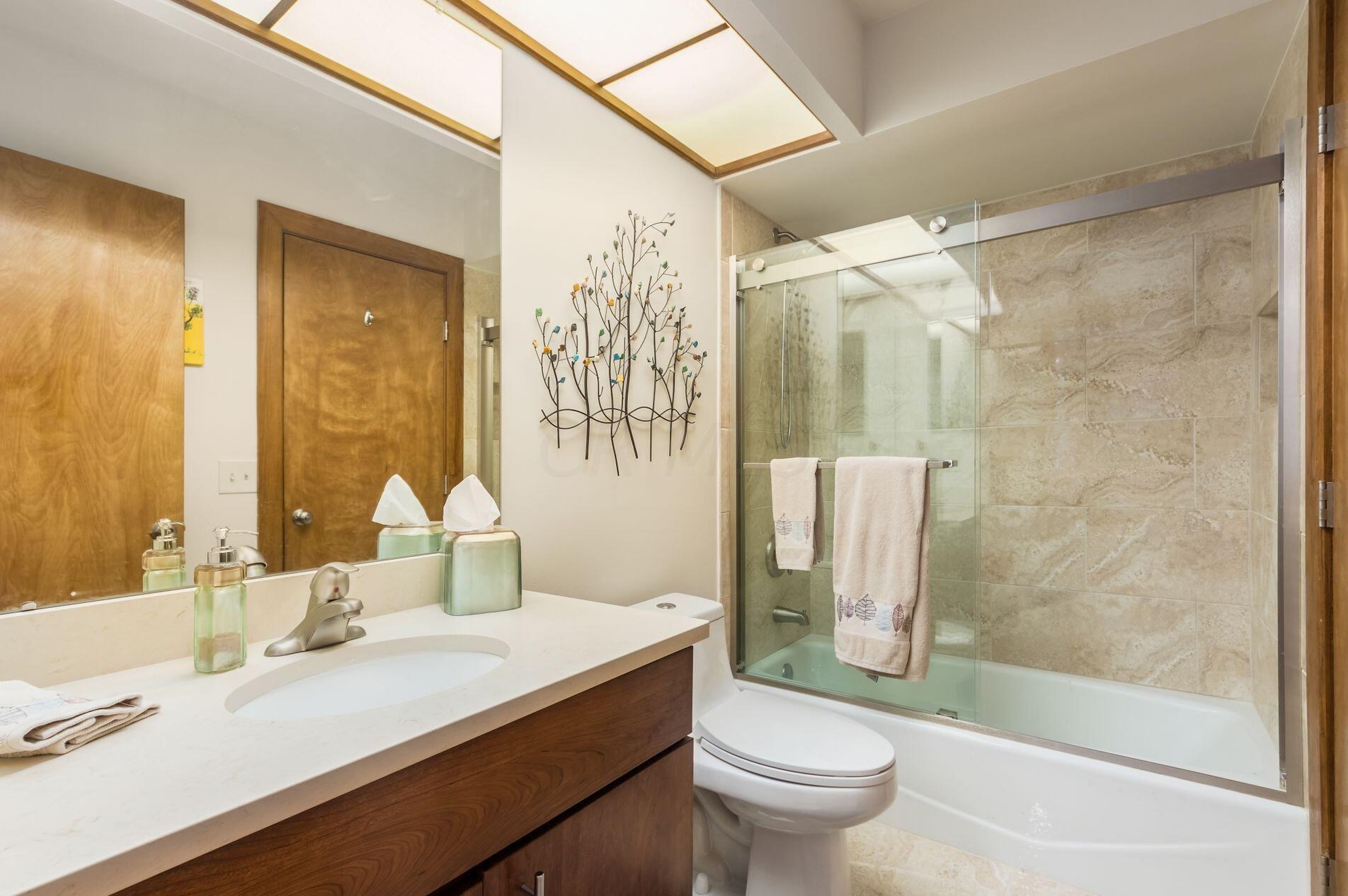 872 Pipestone Dr, Columbus OH 43235-1752 exterior