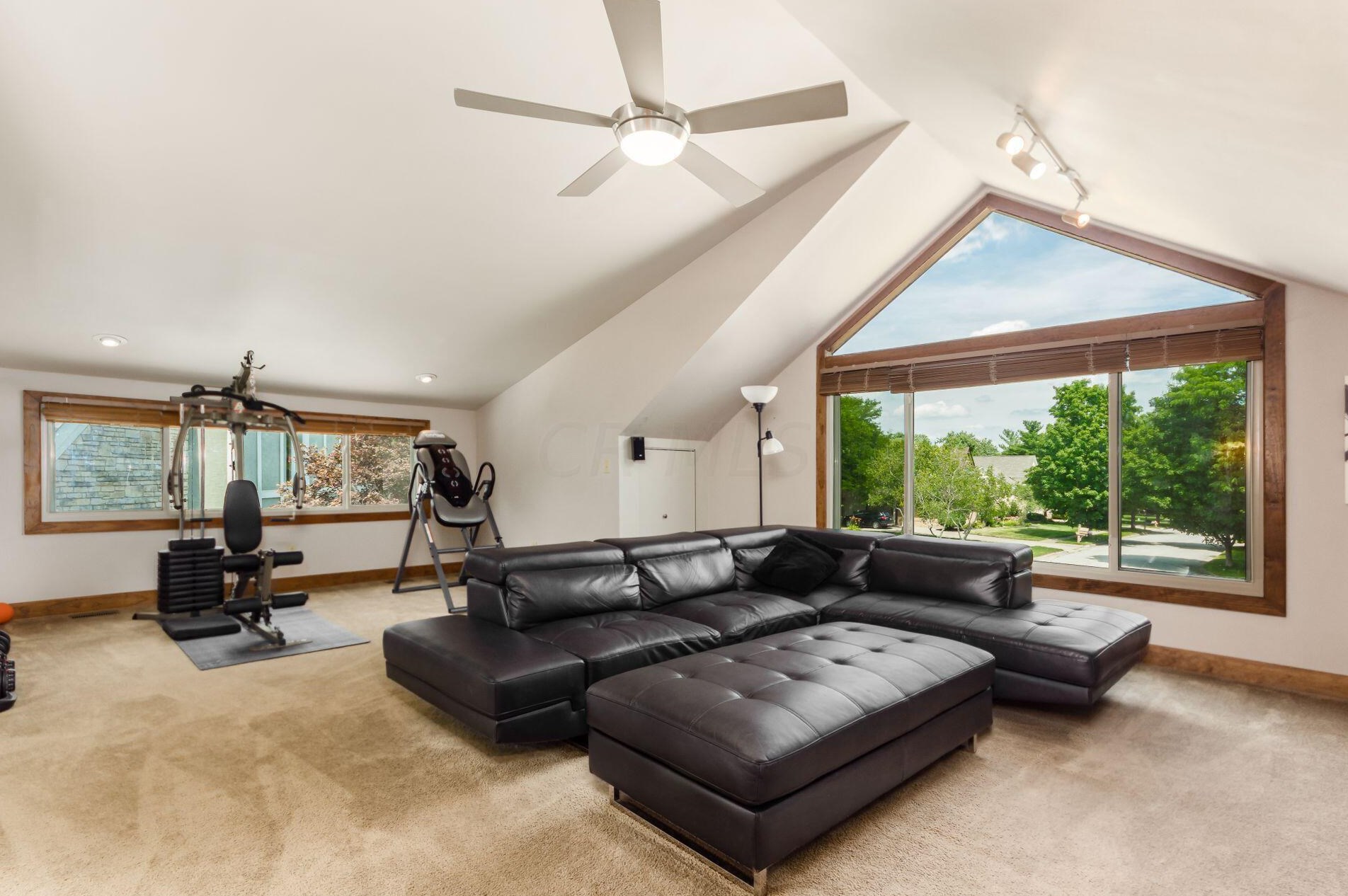 872 Pipestone Dr, Columbus OH 43235-1752 exterior