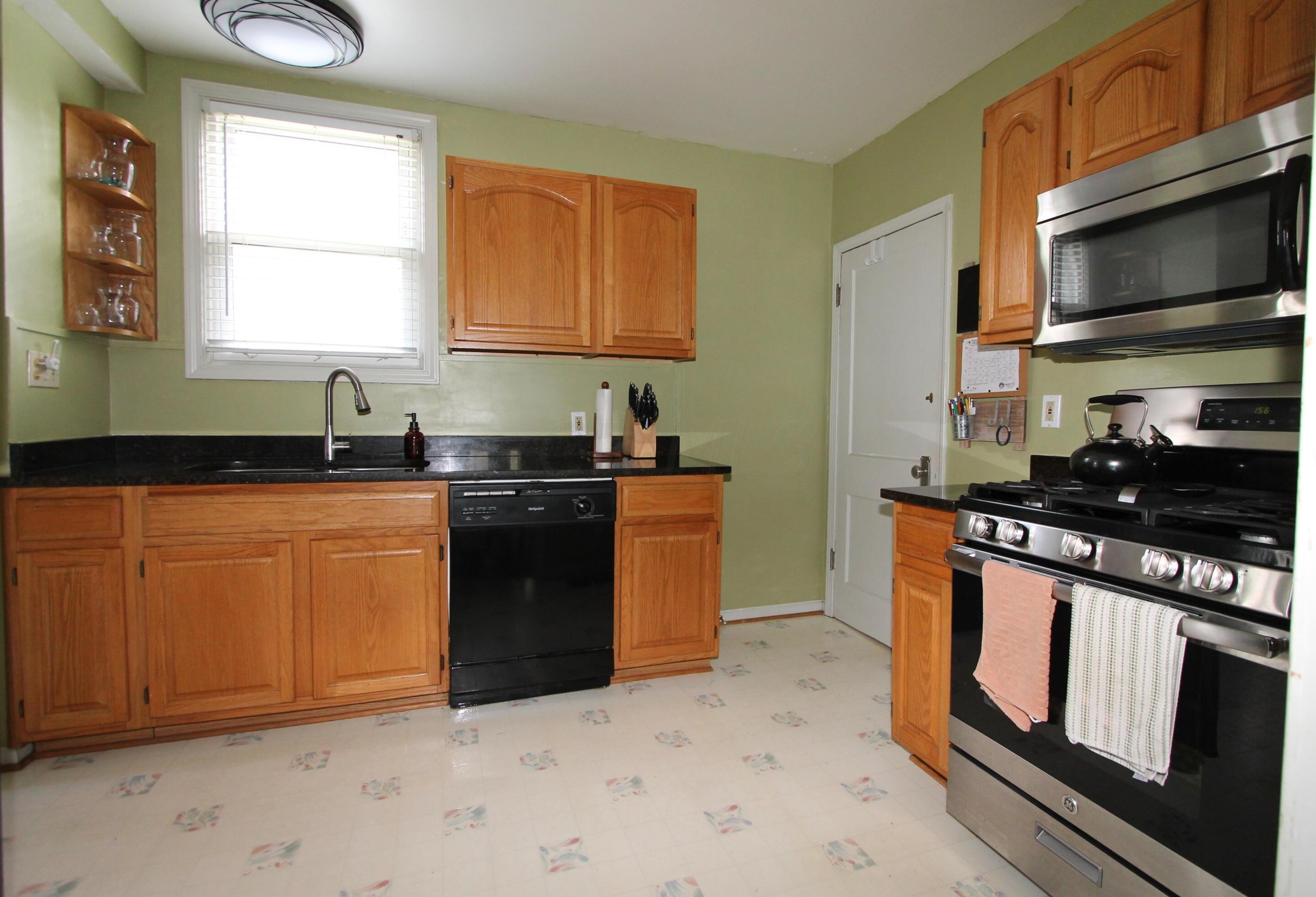 136 Longview Ave, Columbus OH 43224-3922 exterior