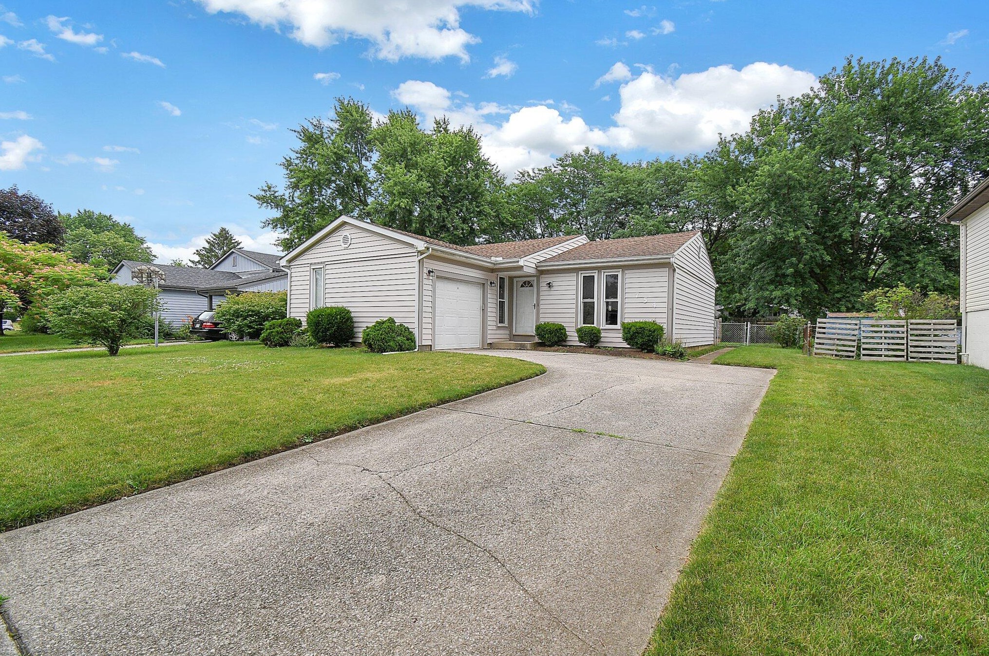 754 Mistletoe St, Columbus, OH 43230-4829