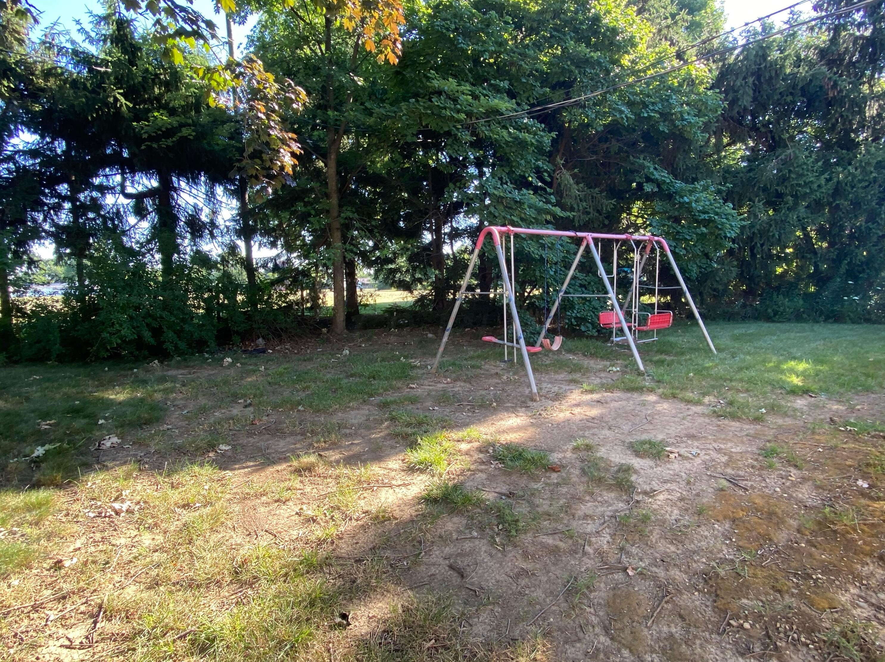 1914 Walden Dr, Columbus, OH 43229-3669