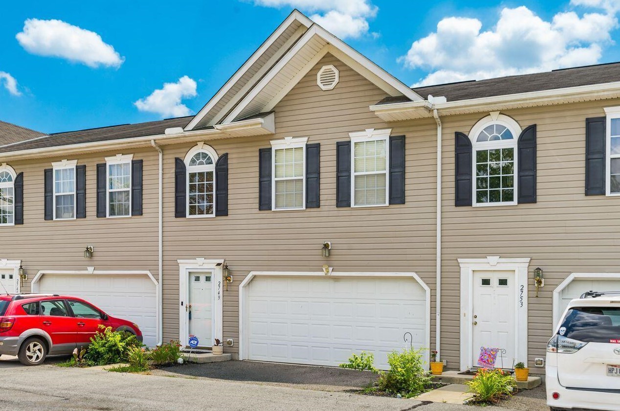 2749 Squadron Dr, Columbus, OH 43207-6584
