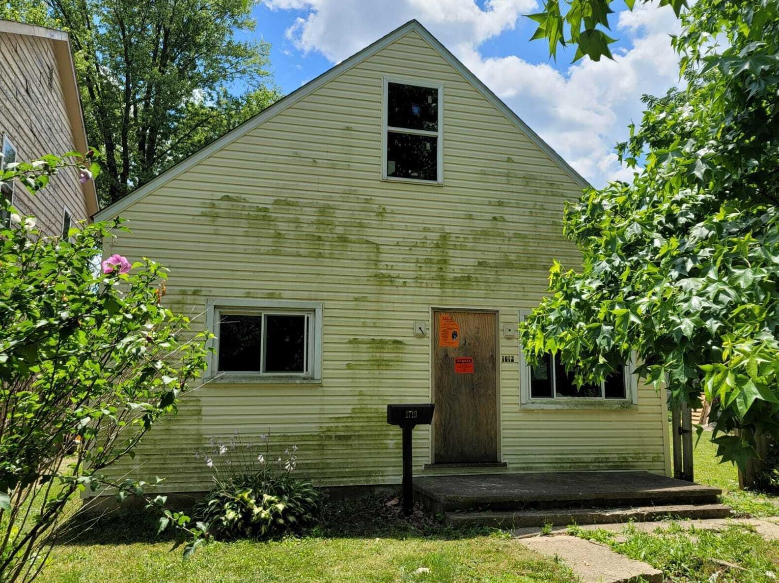 1719 Sullivant Ave, Columbus, OH 43223-1233