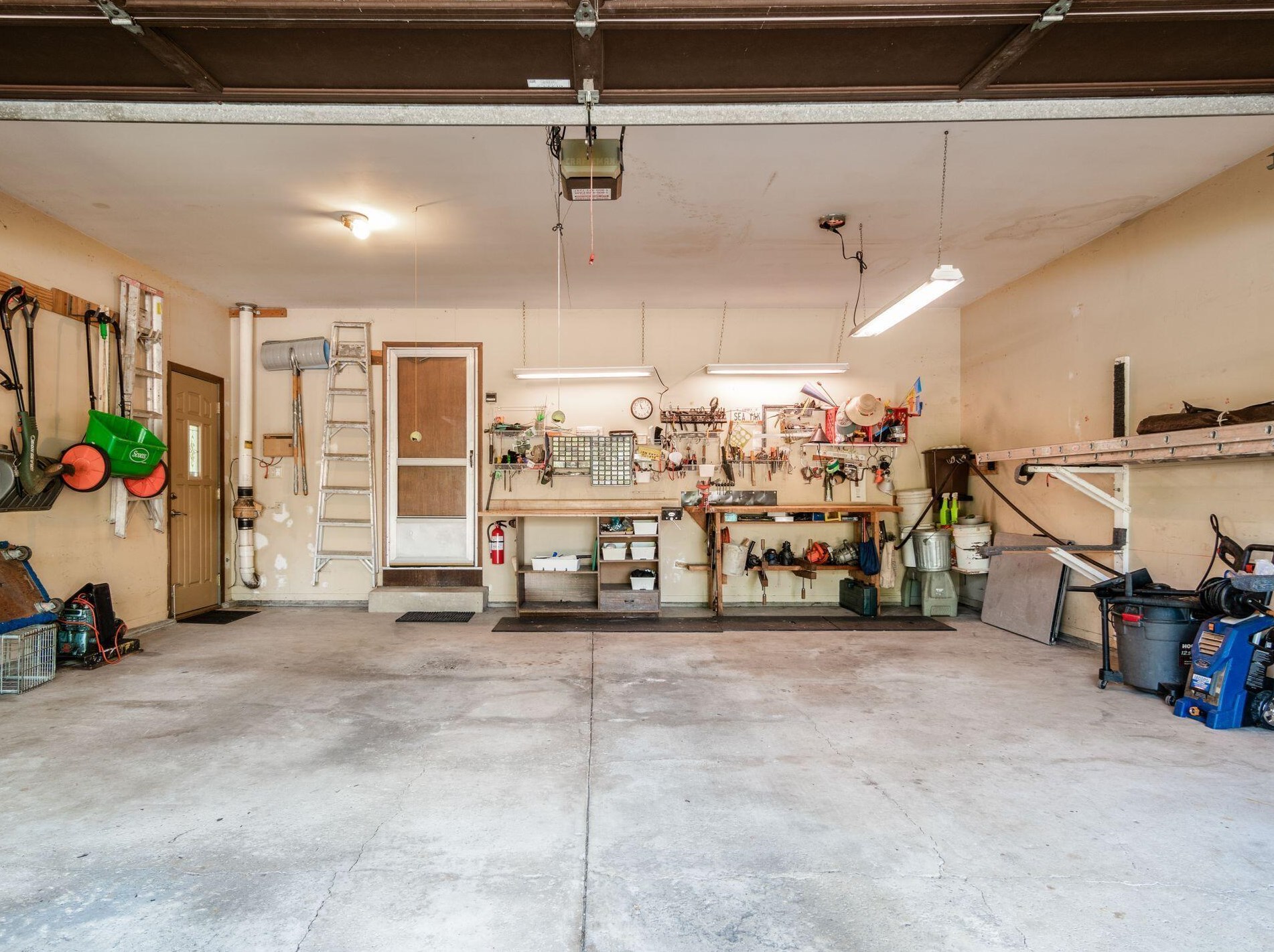 1316 Norwell Dr, Columbus OH 43220-3956 exterior