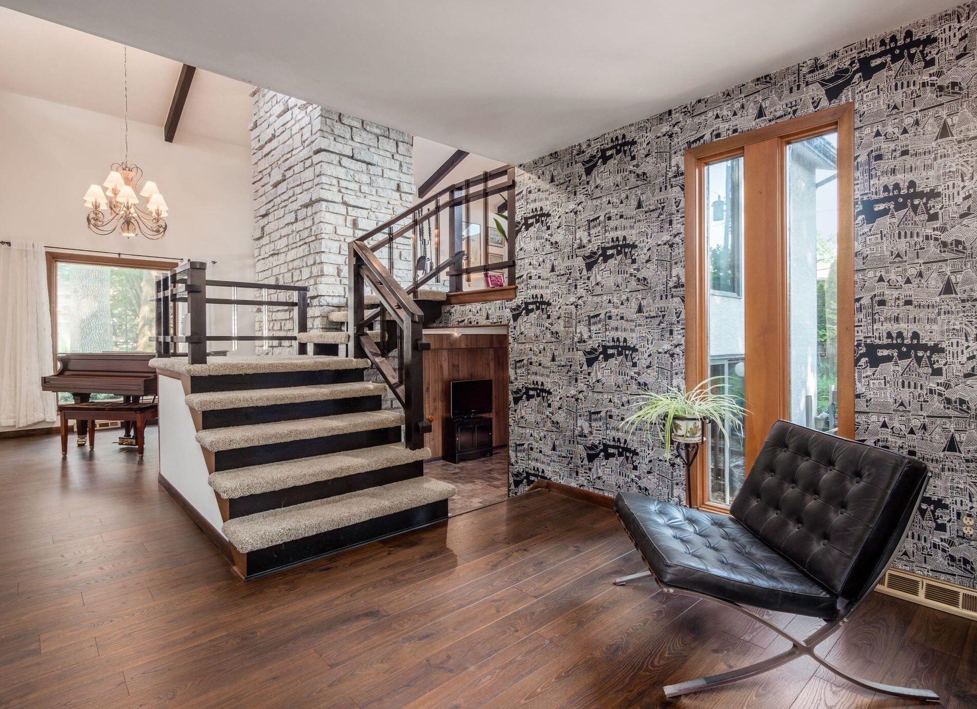 1316 Norwell Dr, Columbus OH 43220-3956 exterior