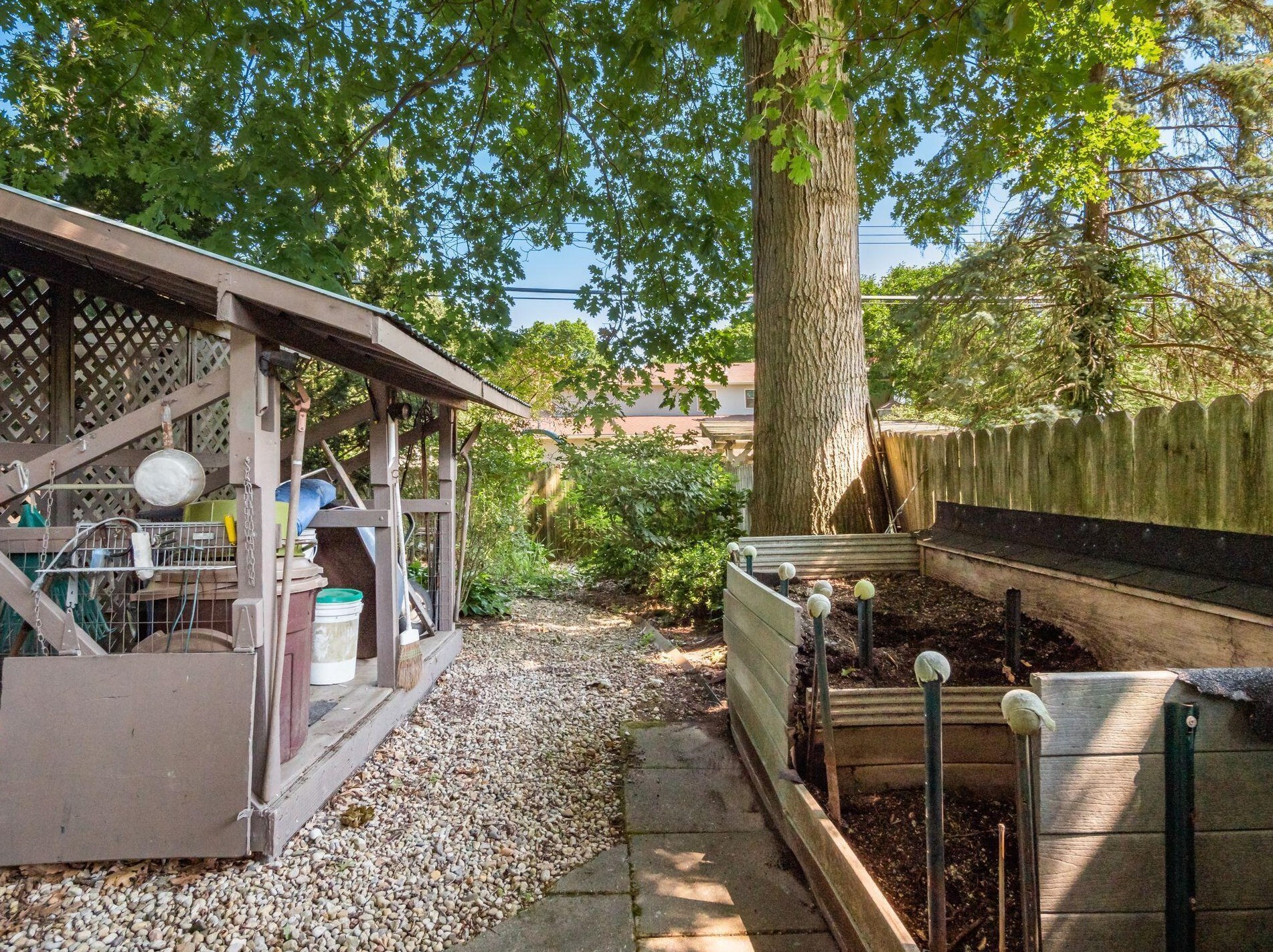 1316 Norwell Dr, Columbus OH 43220-3956 exterior