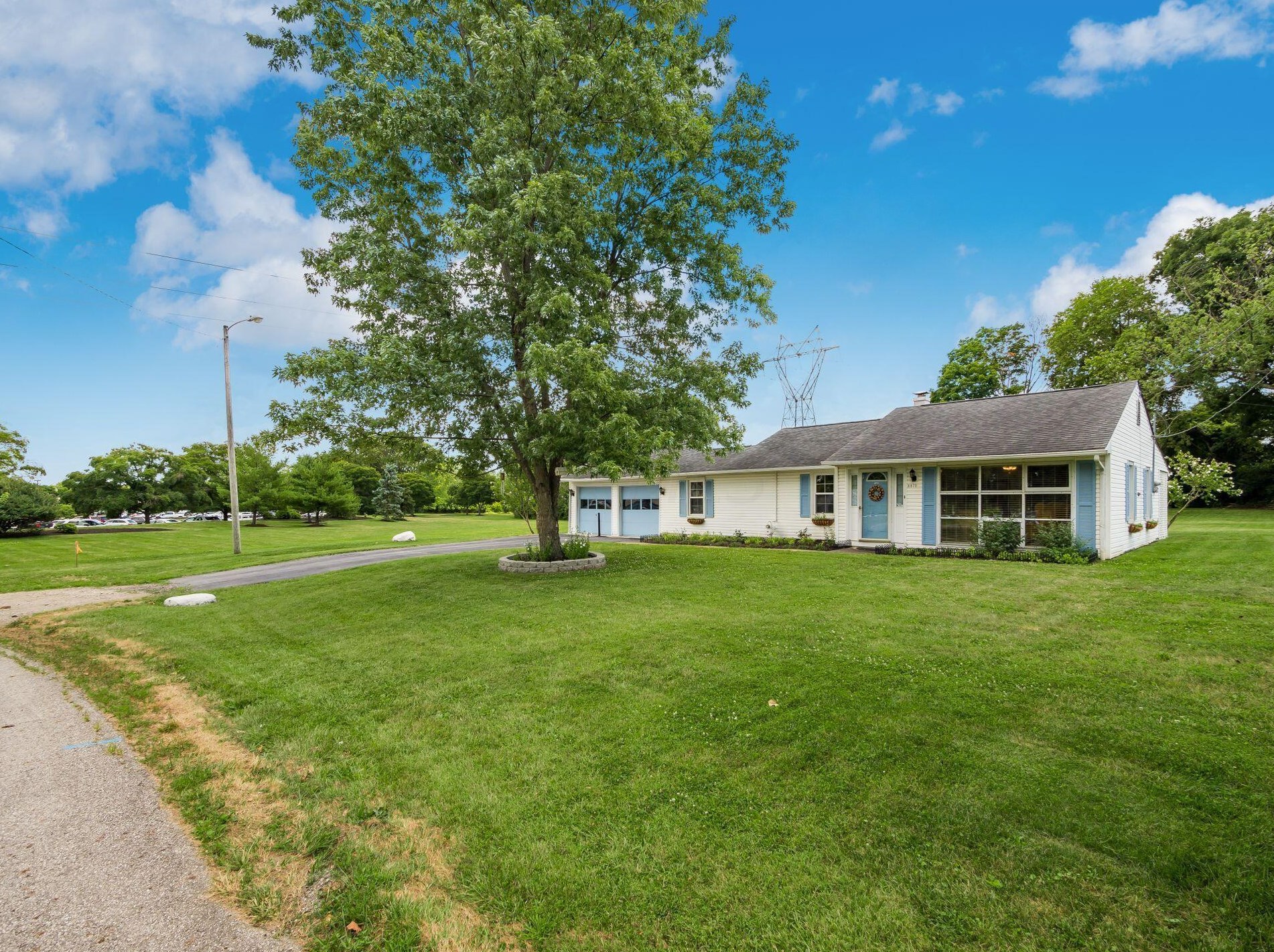 2819 Lowell Dr, Columbus, OH 43204-2139
