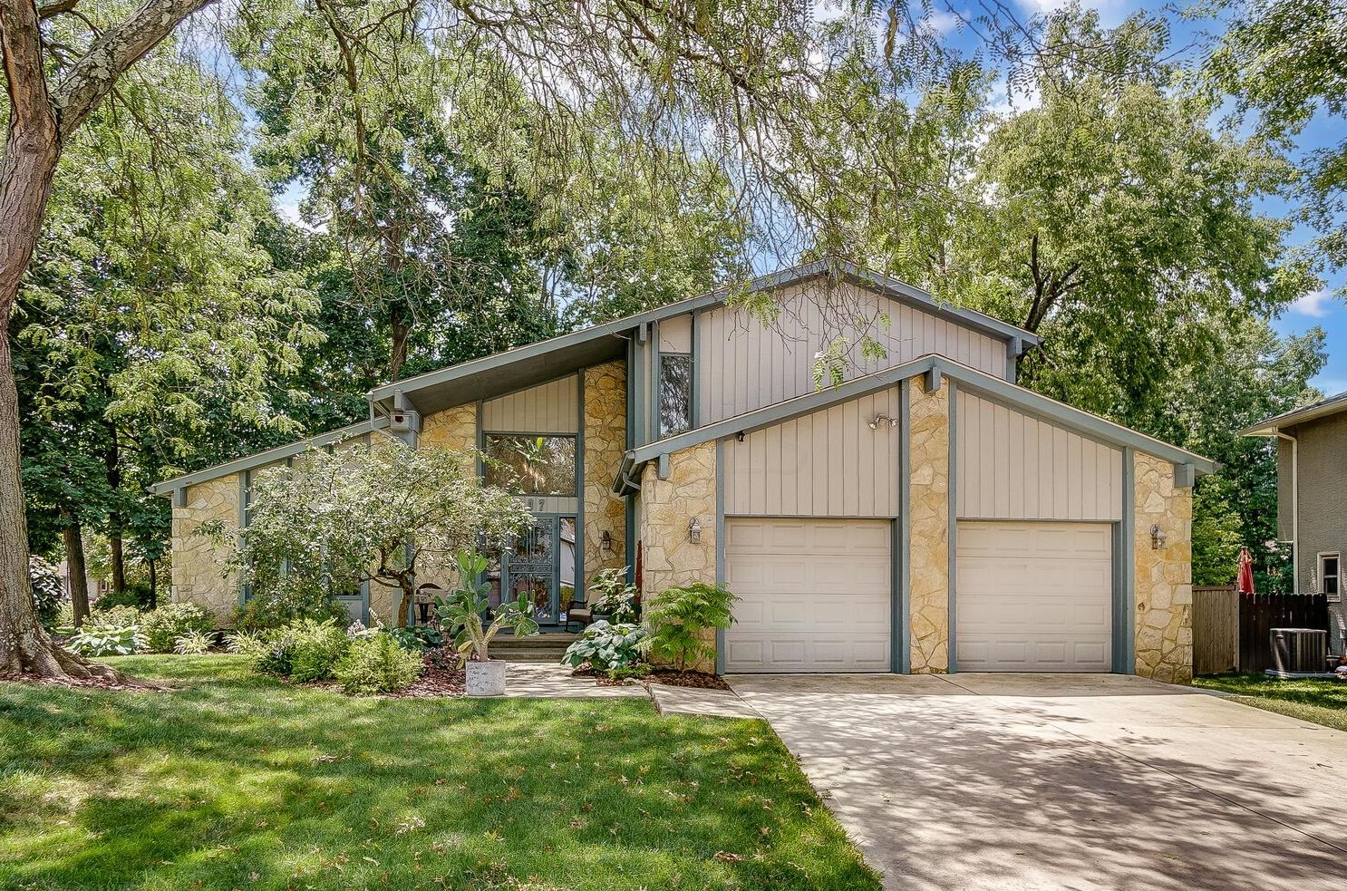 207 Shagbark Dr, Westerville, OH 43081-4532