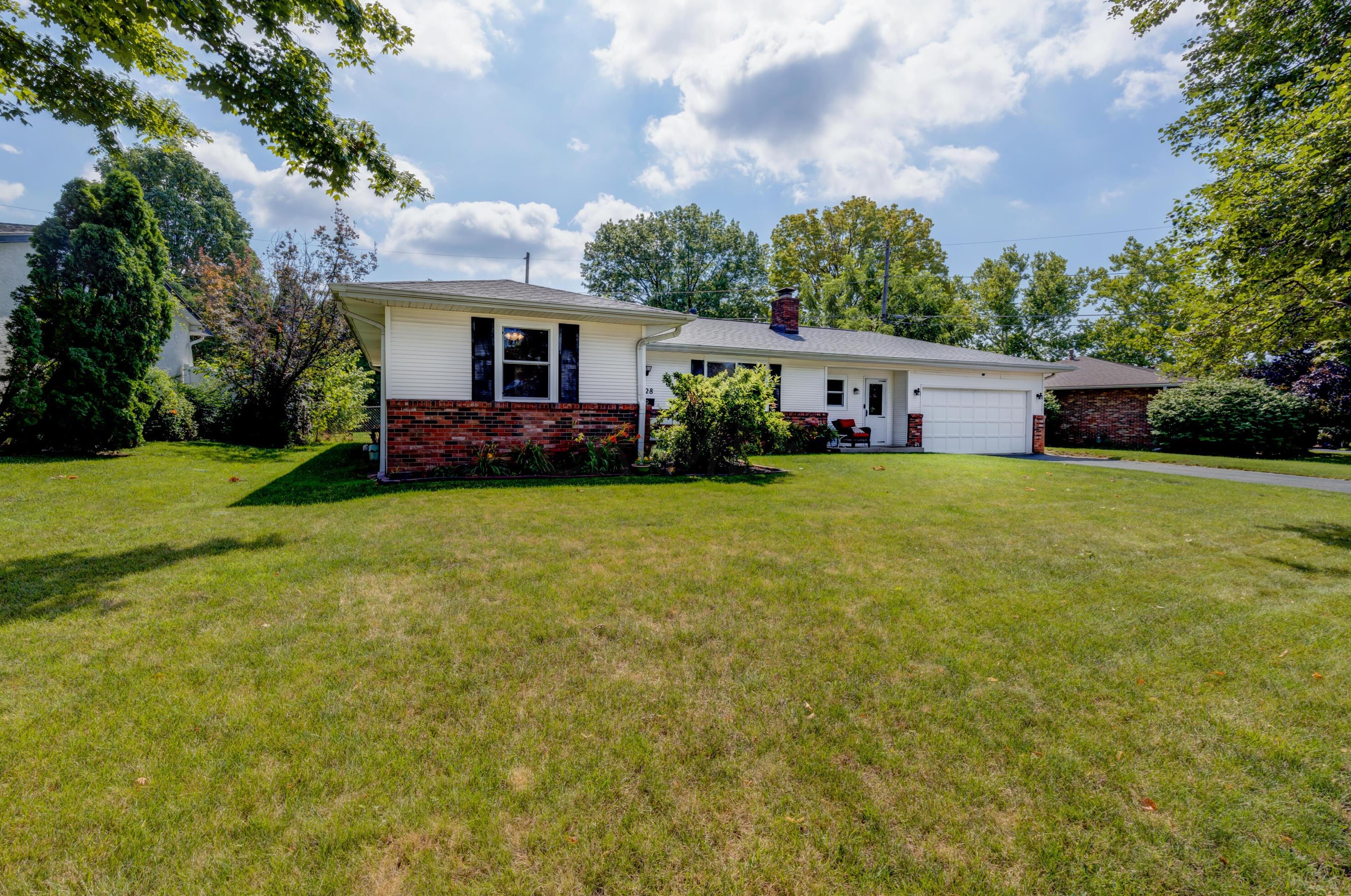 4728 Esterbrook Rd, Columbus, OH 43229-6309