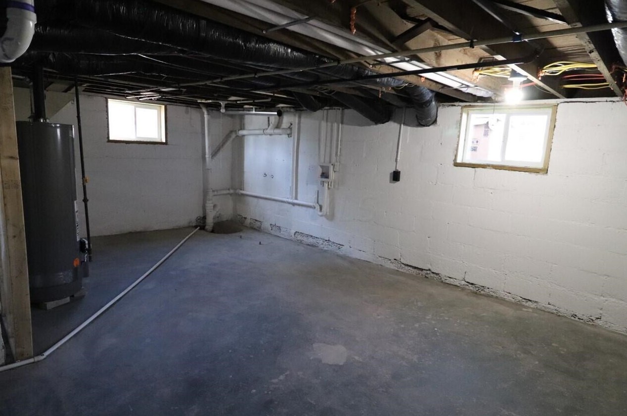 2430 Steele Ave, Columbus OH 43204-3728 exterior