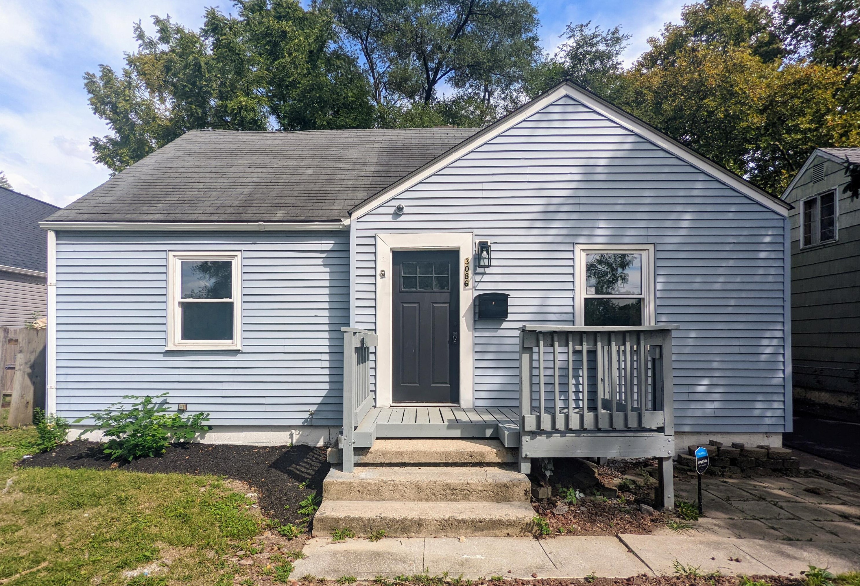 3086 Karl Rd, Columbus OH  43224-4126 exterior